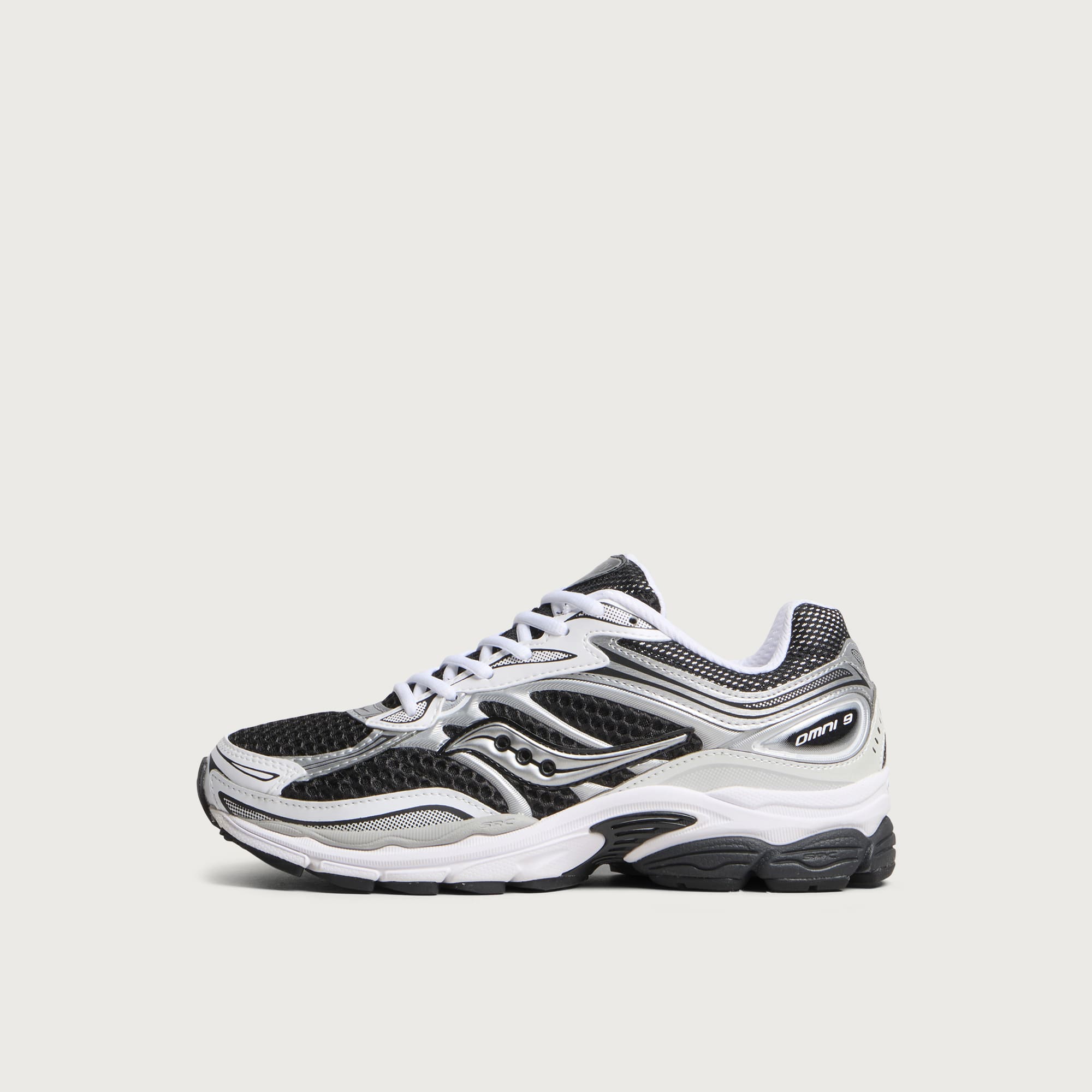 Progrid Omni 9 Sneaker in Black/White