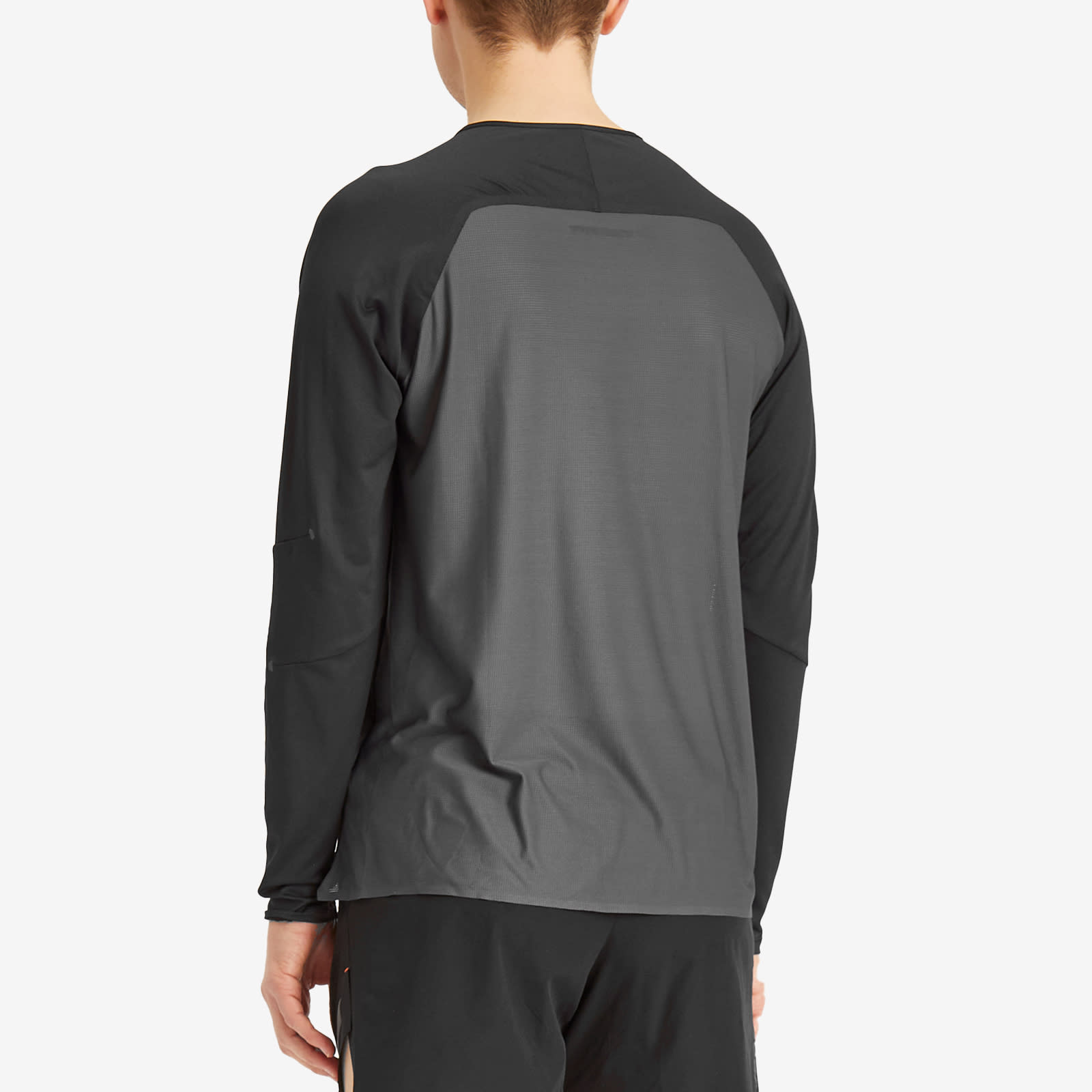 ON Men's Performance Lg T-Shirt in Black/Eclipse