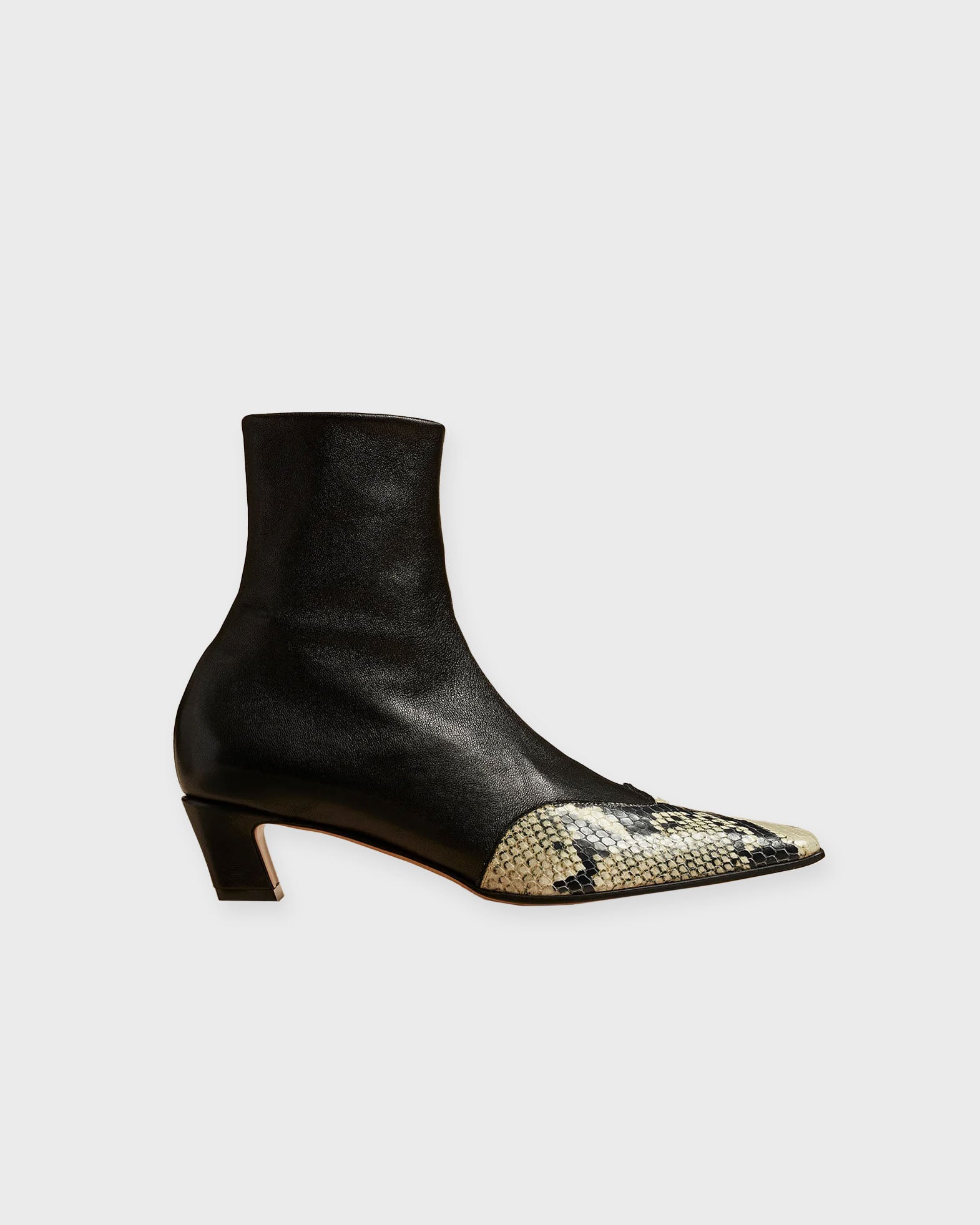 Khaite Boots Nevada Ankle Stretch Beige/svart EUR