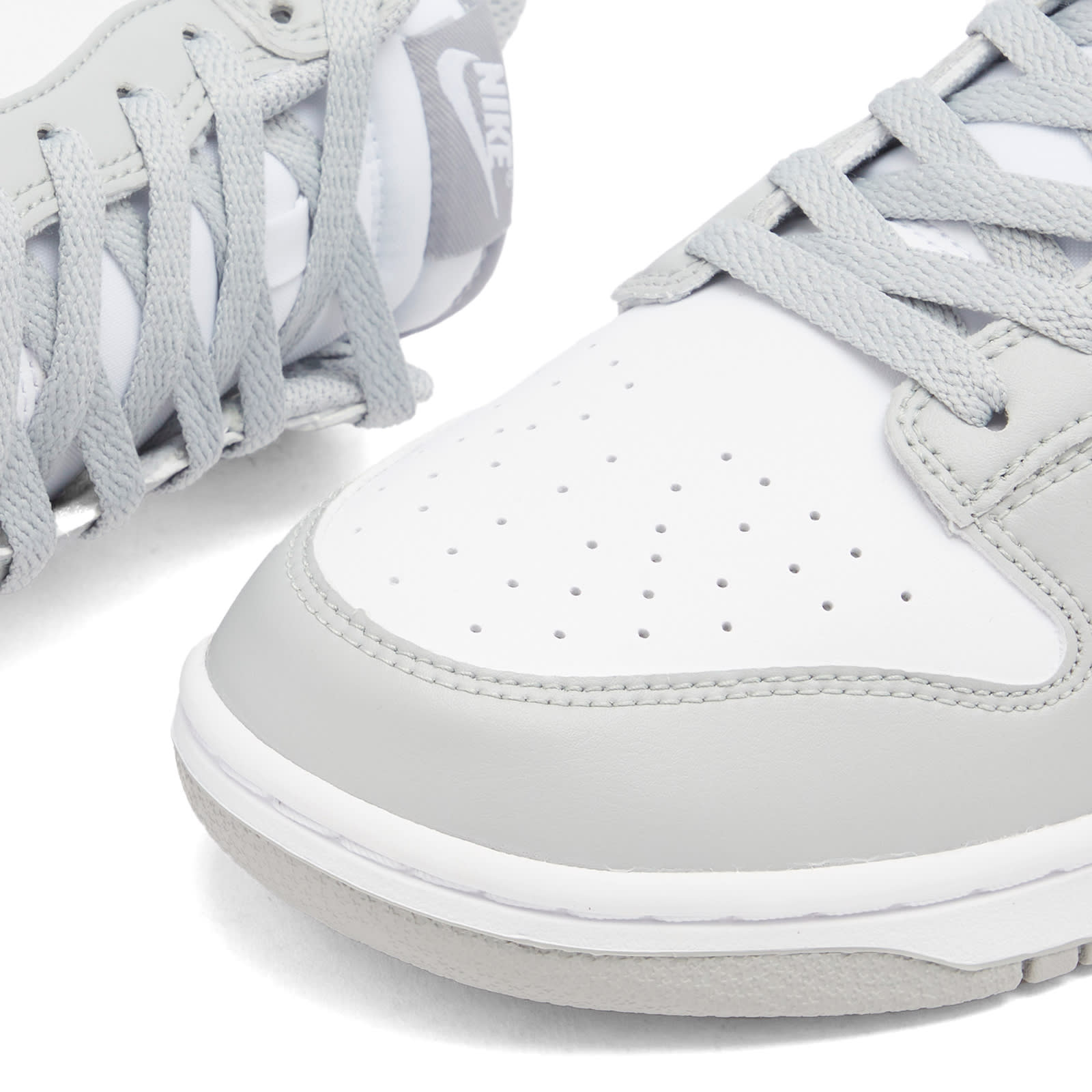 Men's Dunk Low Retro Sneaker in White/Grey