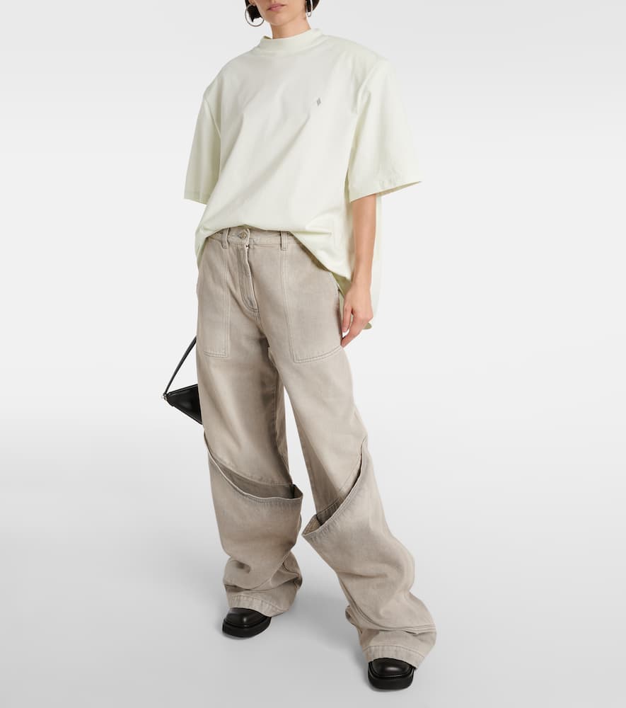 Low-rise wide-leg cargo jeans