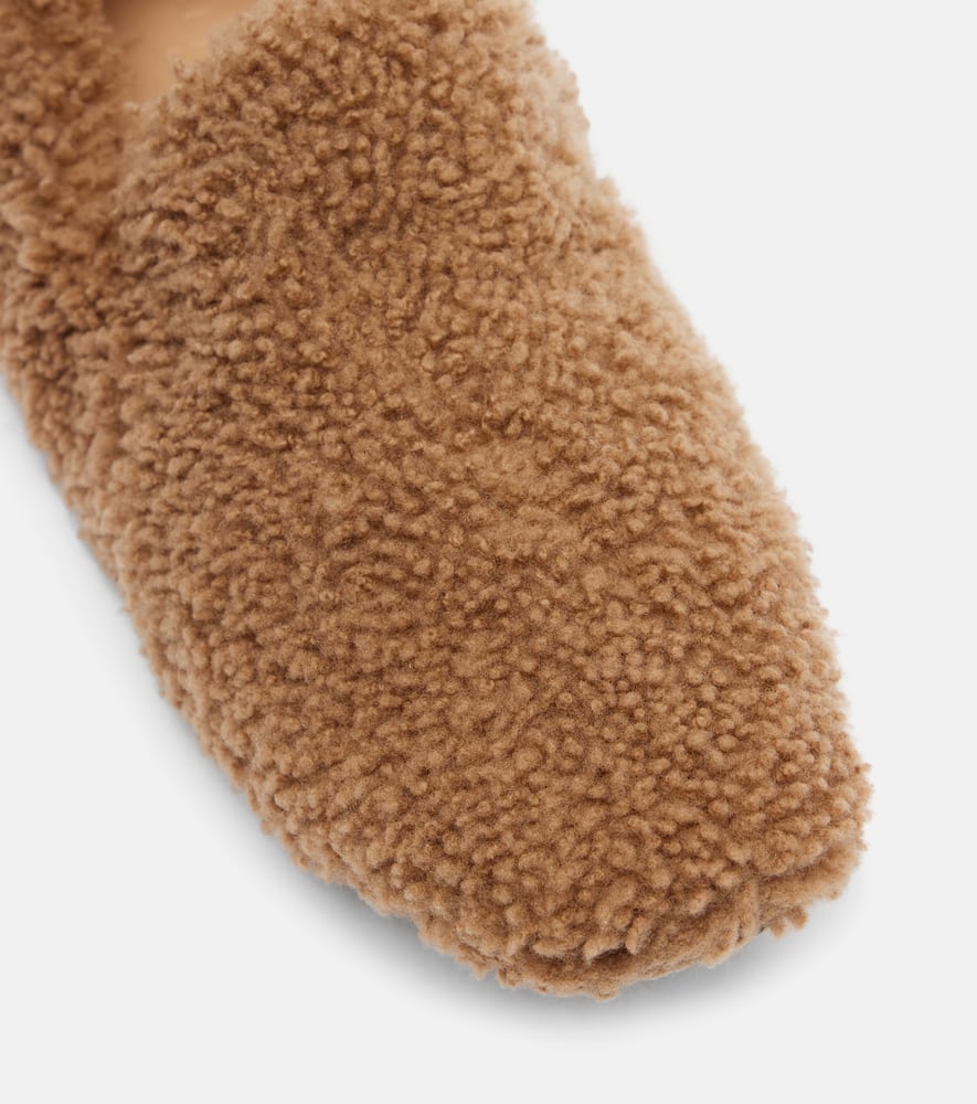 Le Monde Béryl Orlando shearling slip-on shoes