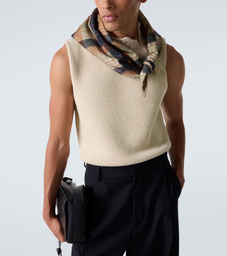 Wool and cashmere sweater vest