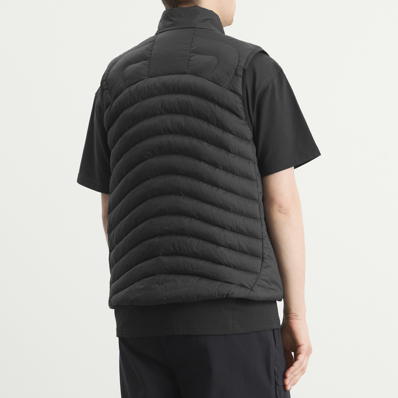 Men's ACG Lava Flow Vest in Black/Summit White