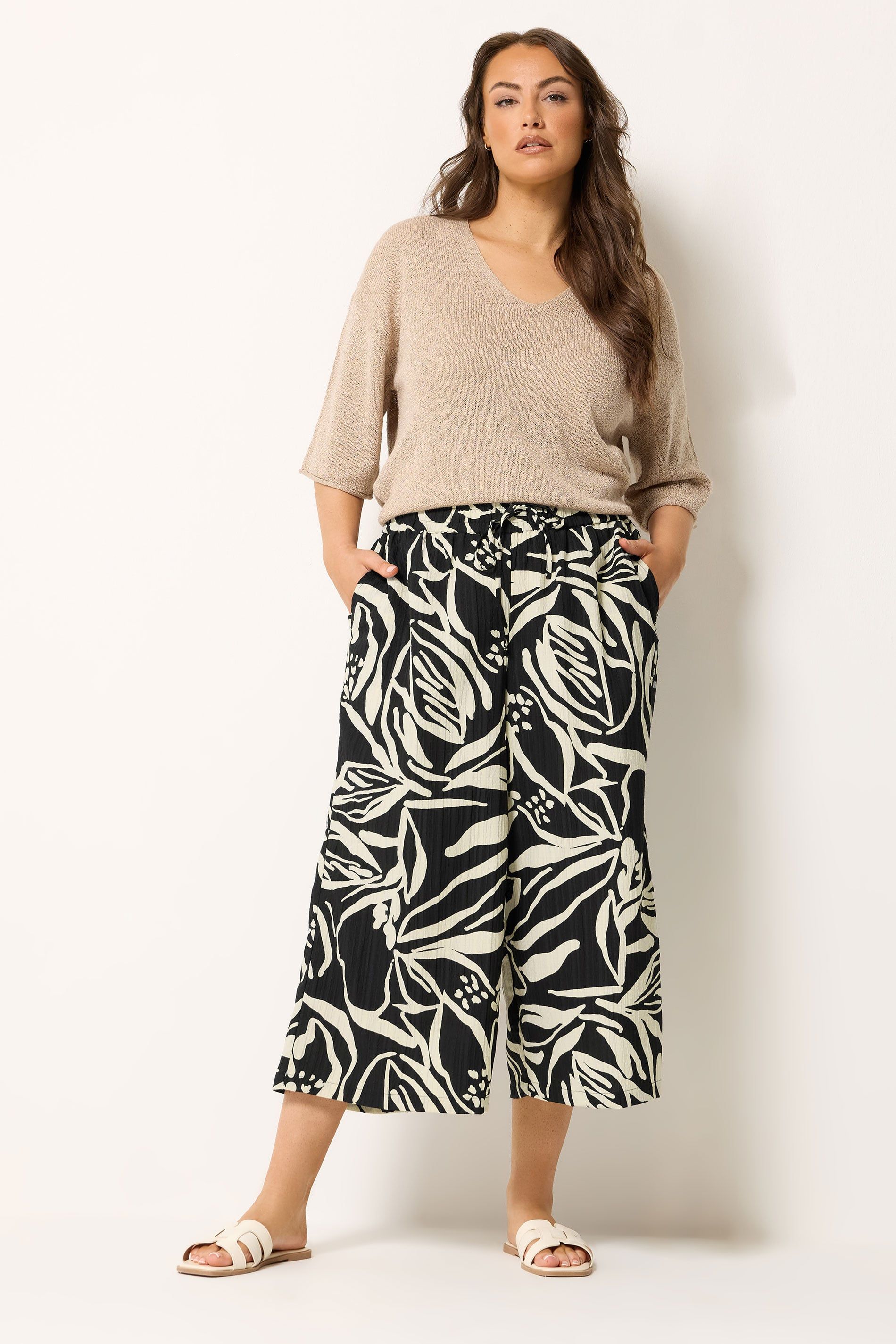 Yours Women's Abstract Floral Cropped Trousers in Black
