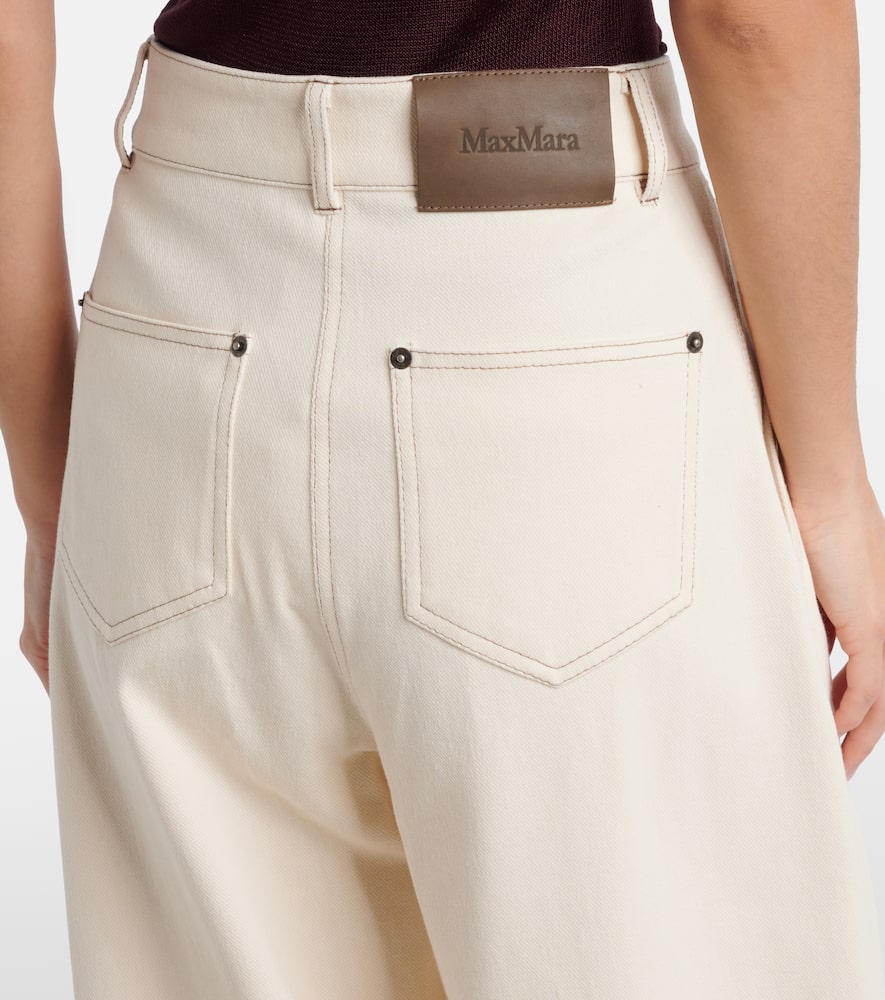 Pleated wide-leg jeans