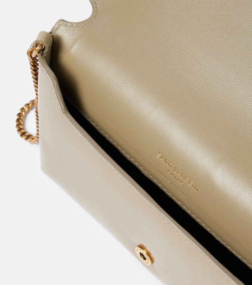Cassandre leather wallet on chain