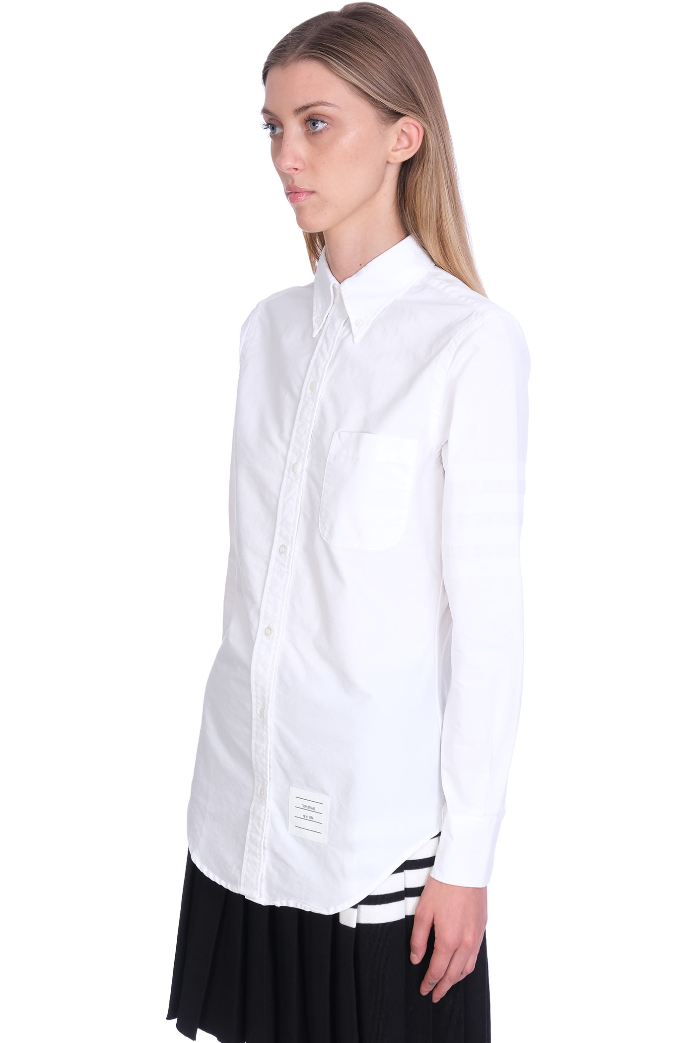 Long-sleeve button-fastening shirt