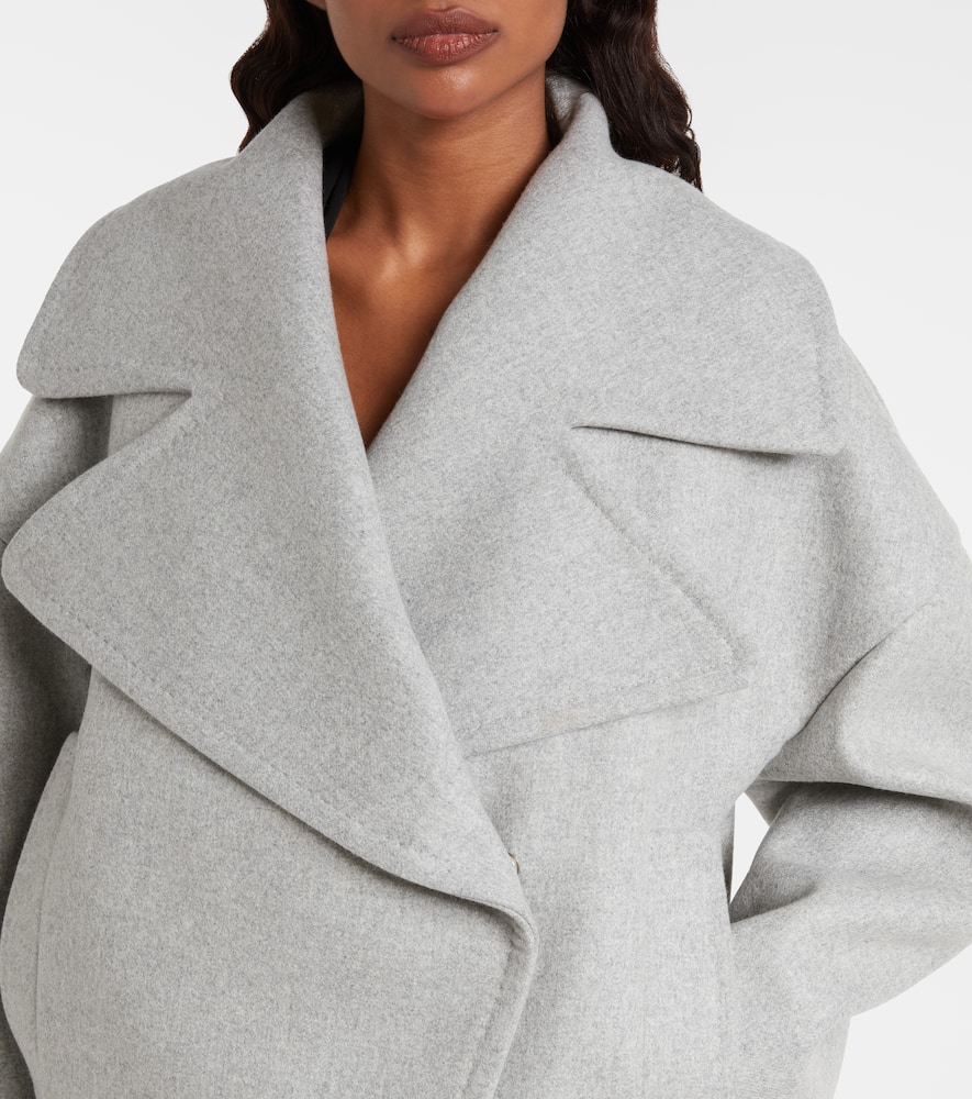Oversized wool and cashmere peacoat