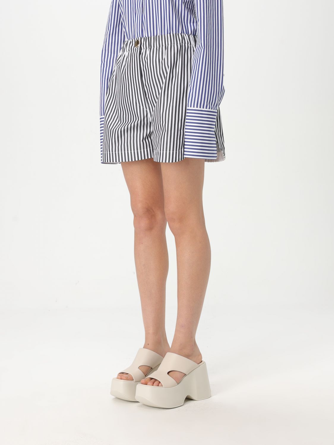 Short Woman color Black