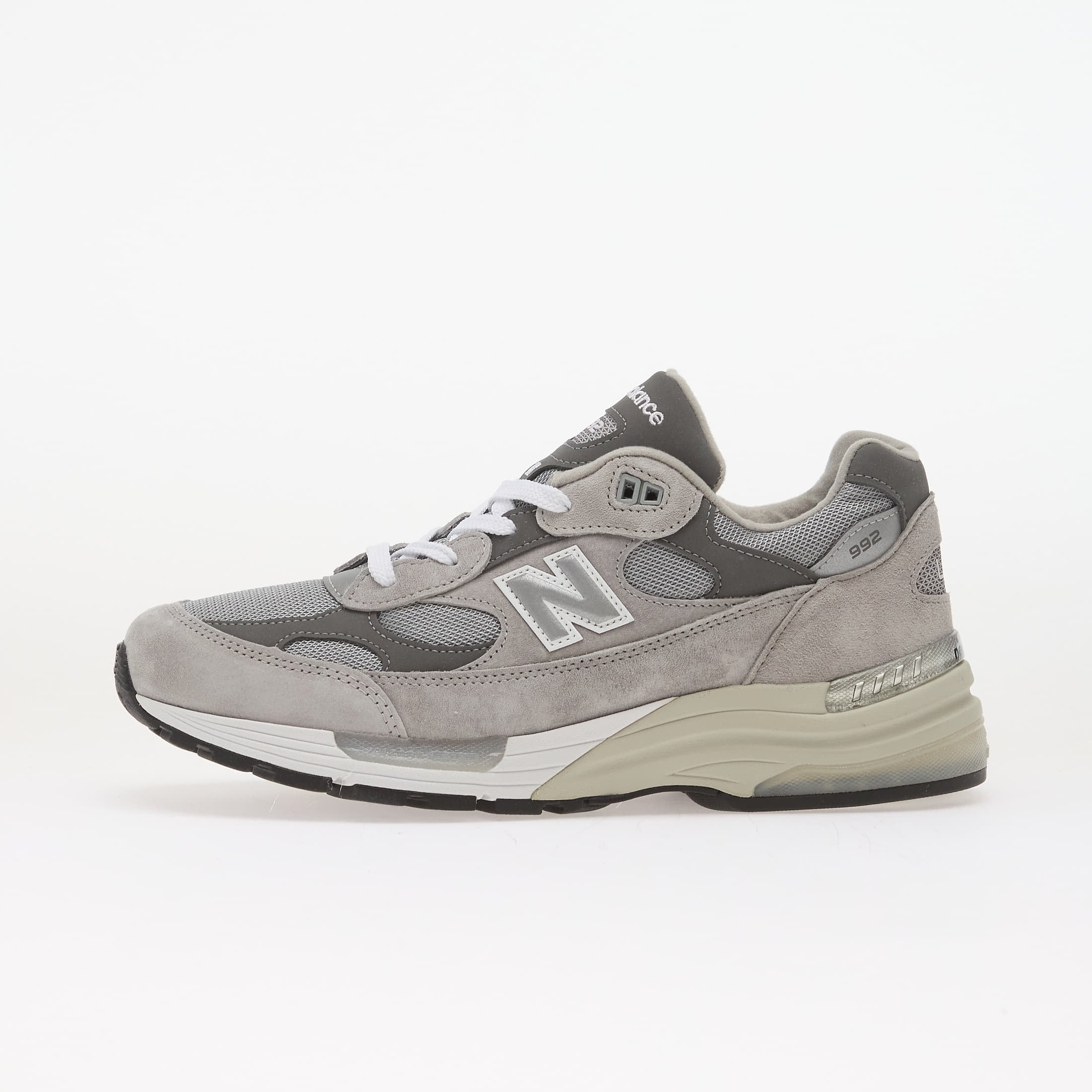 New Balance Unisex Made in USA 992 Core in Grey Suede/Mesh, size 3.5