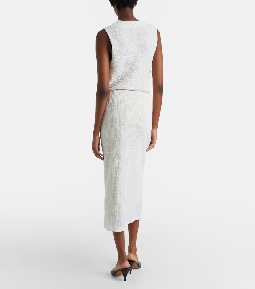 Knitted pencil skirt