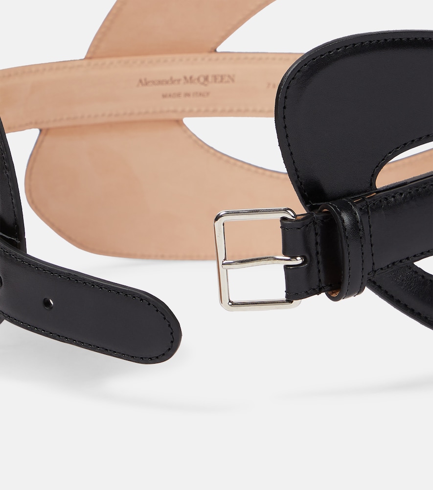 Curved leather belt