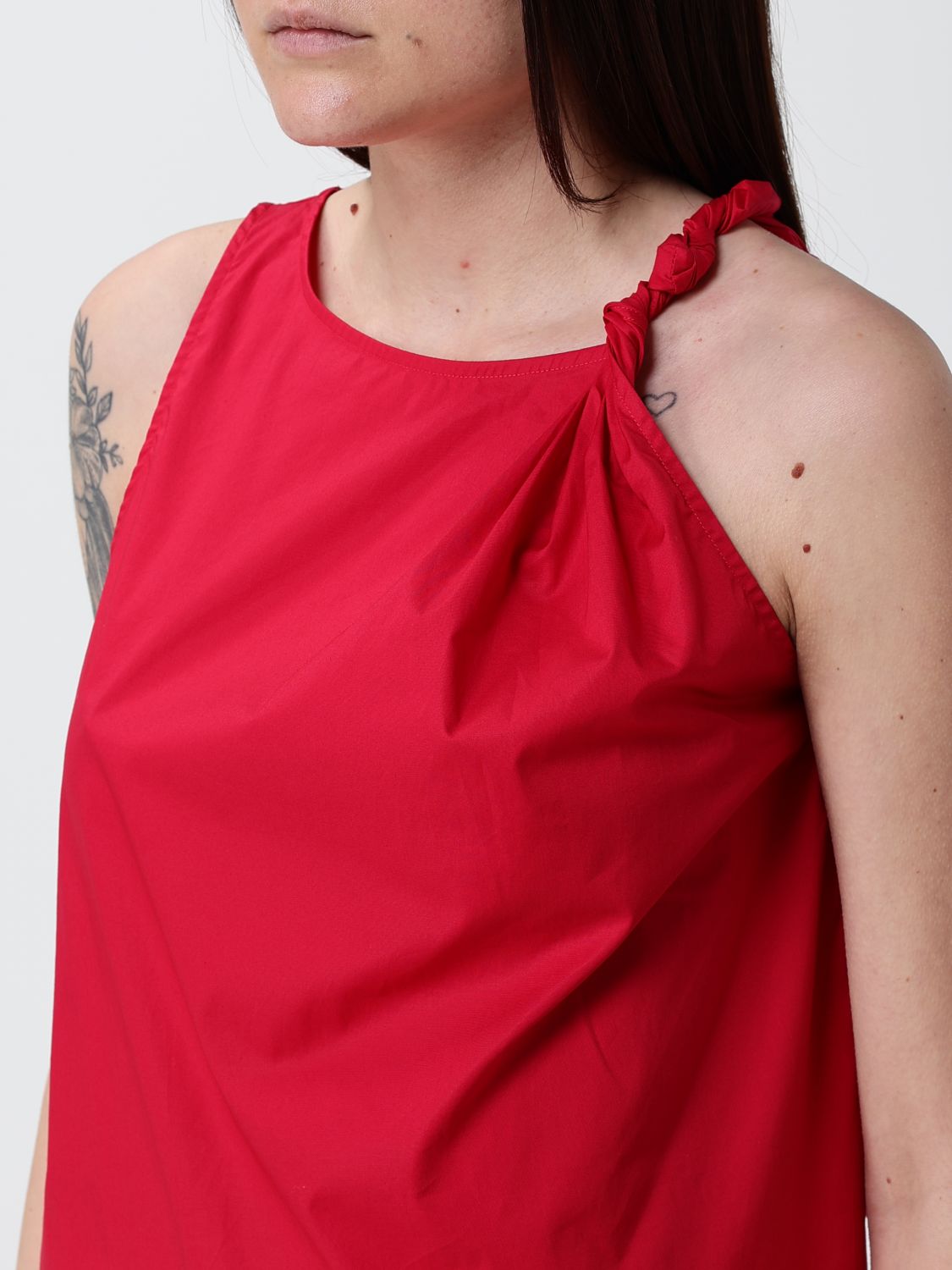 Top Woman color Red