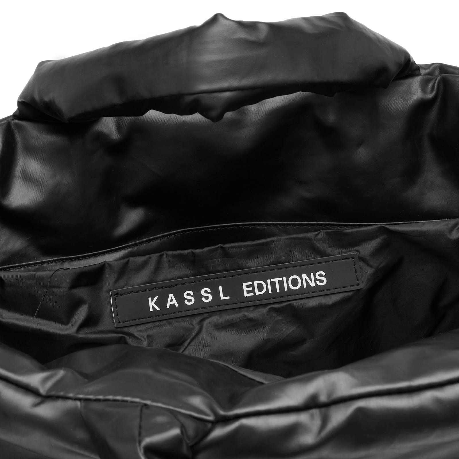 Women's kassl Pillow Medium Oil Bag in Black 