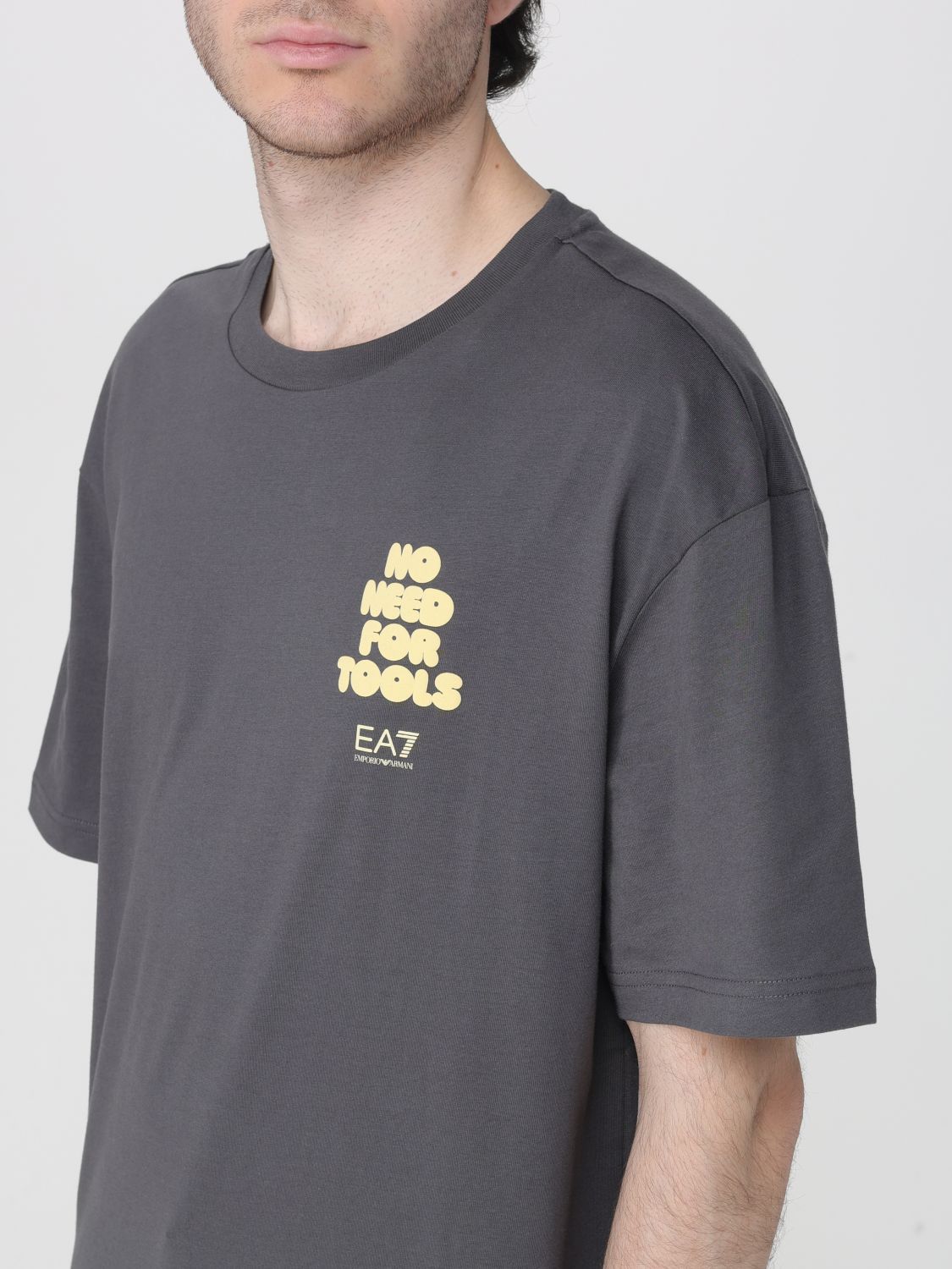T-Shirt Men color Charcoal