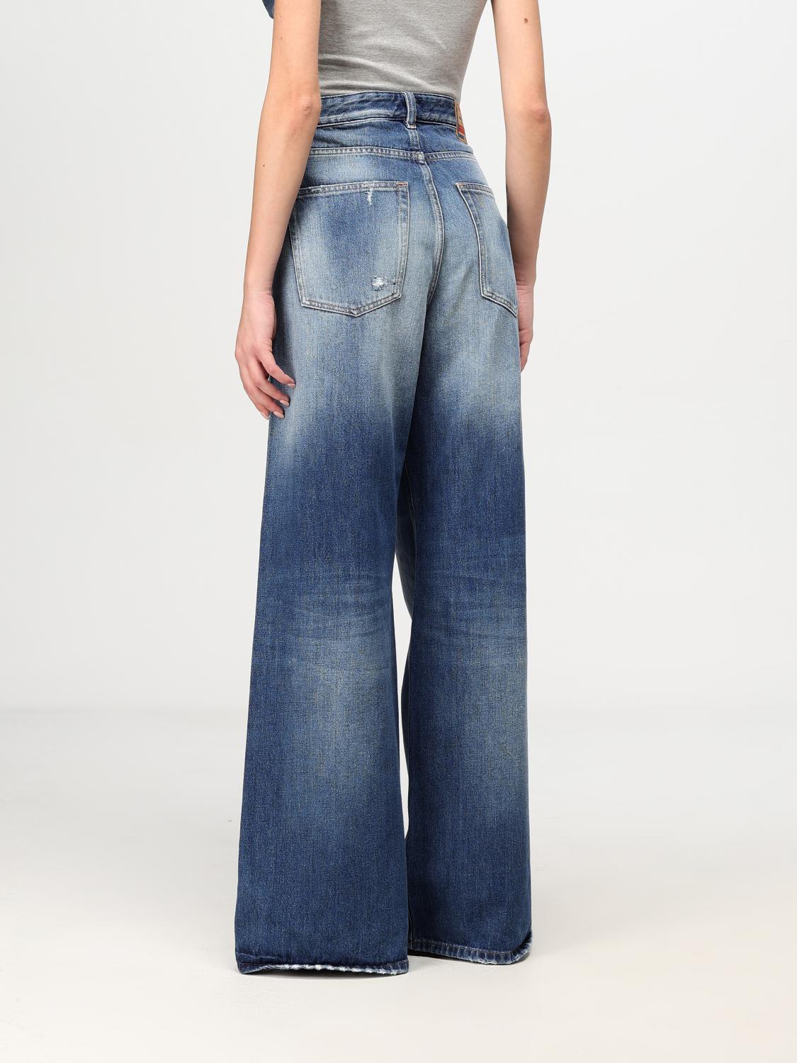 Straight Jeans