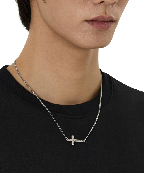 LAYDOWN CROSS NECKLACE