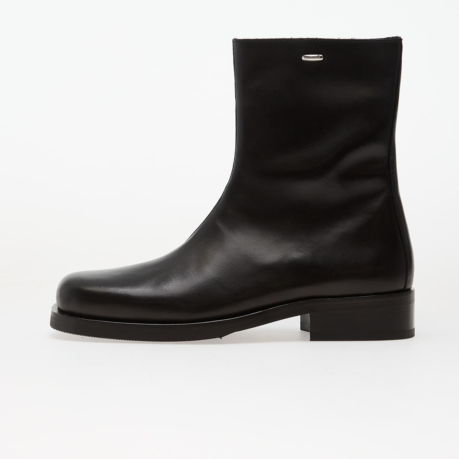 MAN BLACK BOOTS
