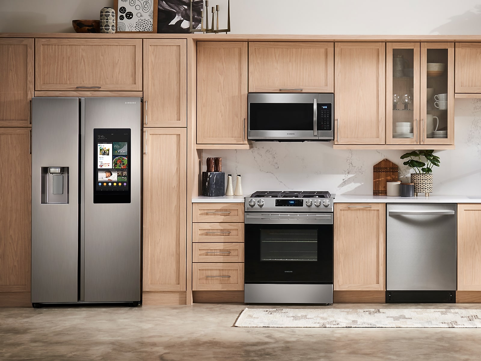 22 cu. ft. Counter Depth Side-by-Side Refrigerator with Touch Screen Family Hub™ in Silver(RS22T5561SR/AA)