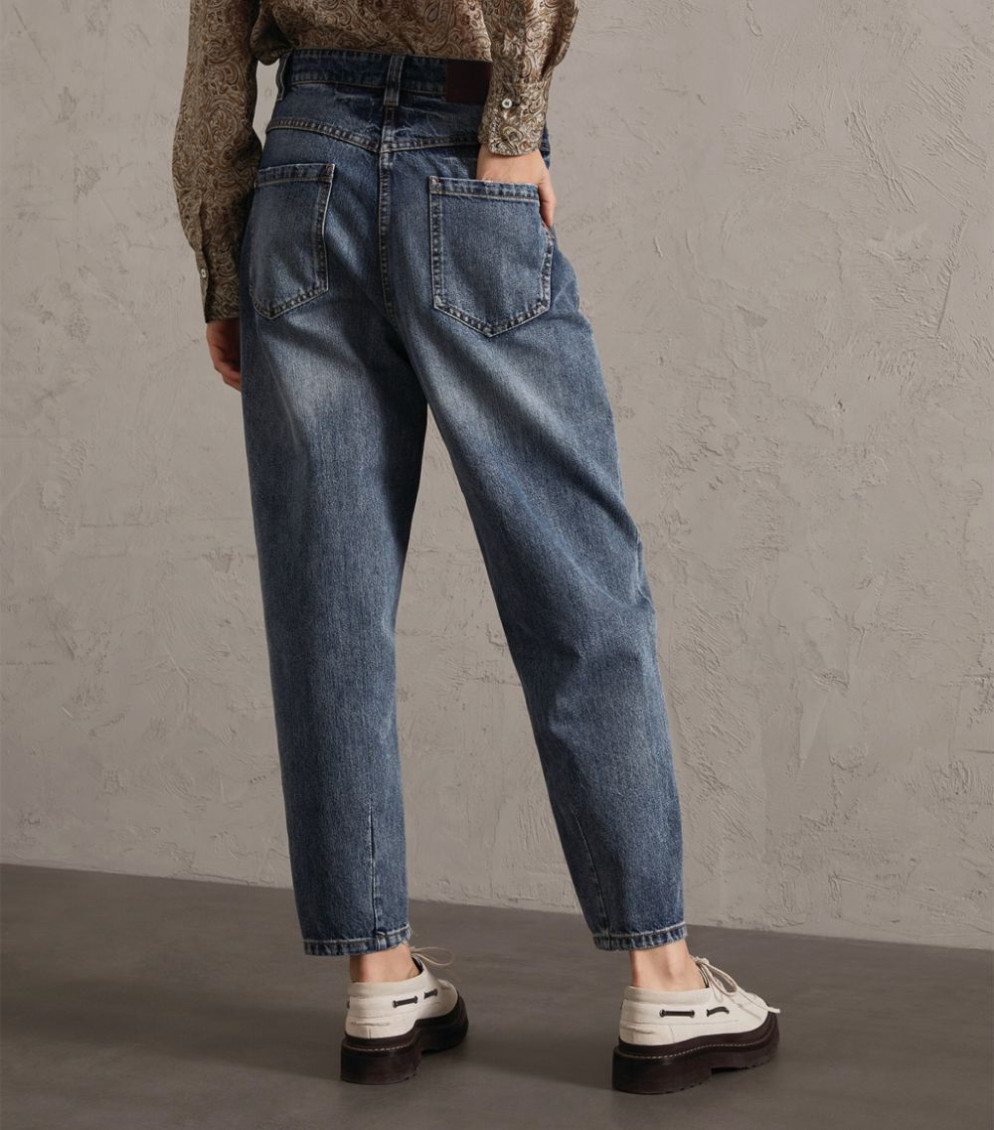 High-waist Tapered Jeans
