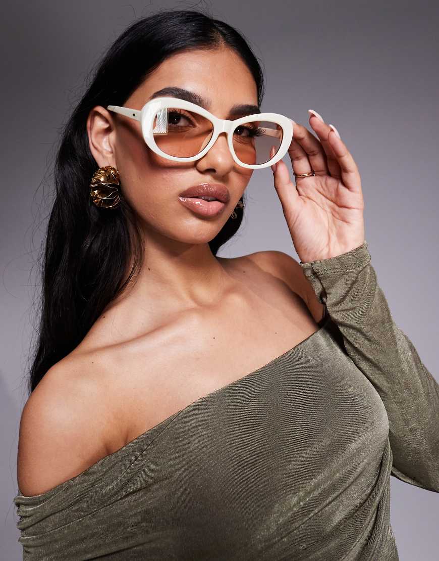 Kaiia chunky oval frame sunglasses in off white