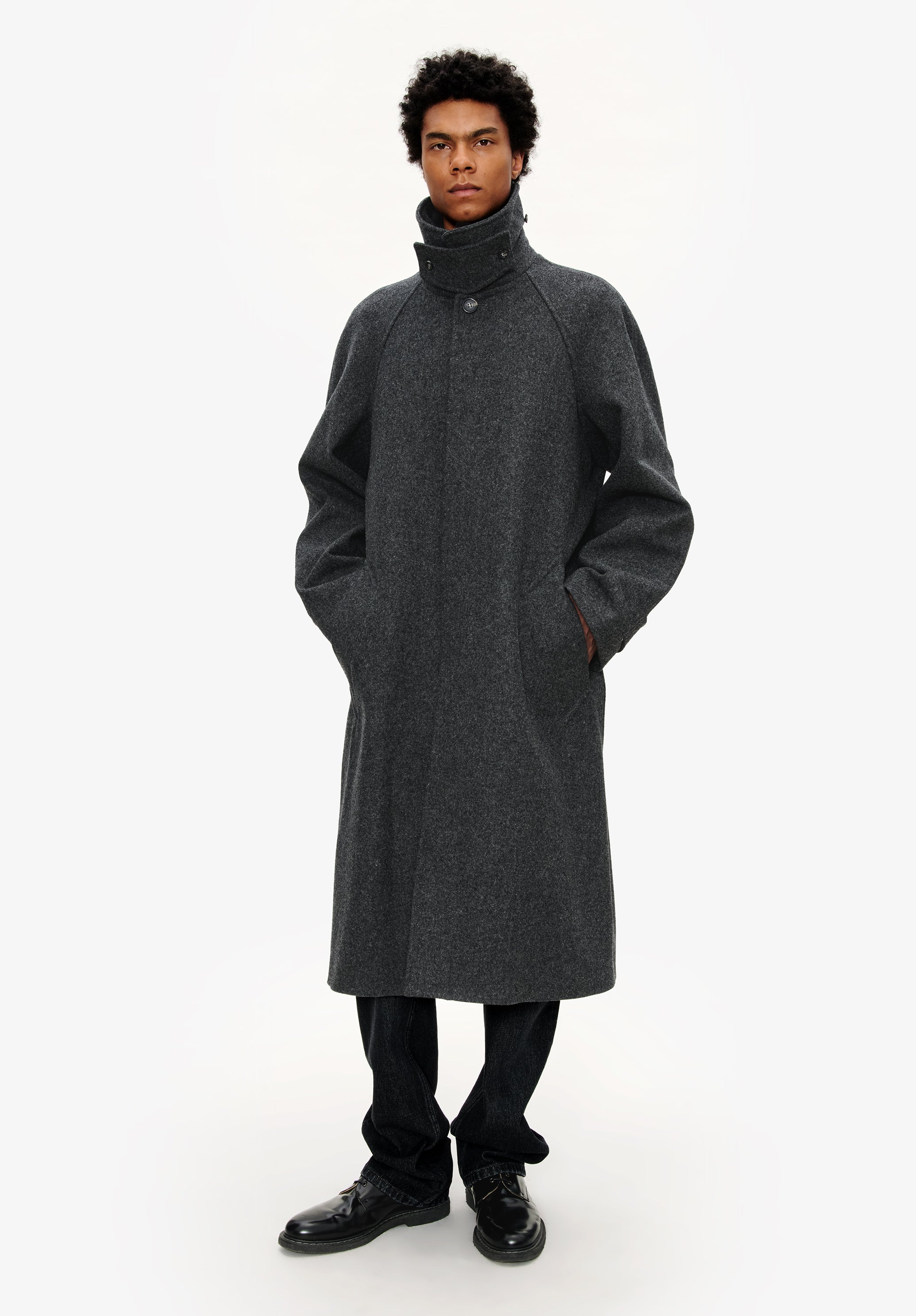 A. P.C. Men's Raglan sleeve coat Size: Extra Small in Anthracite