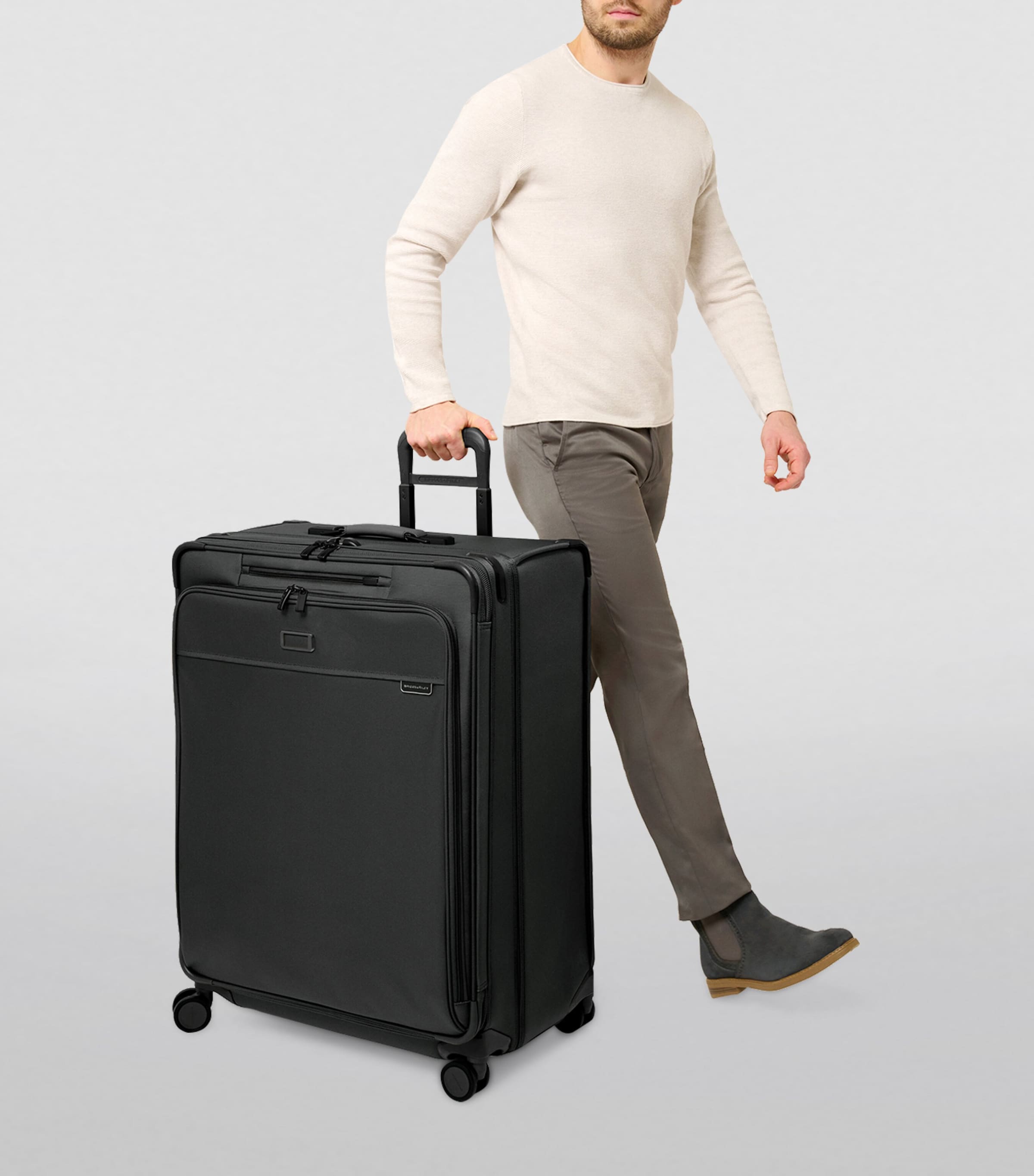 Baseline Extra Large Expandable Spinner Suitcase