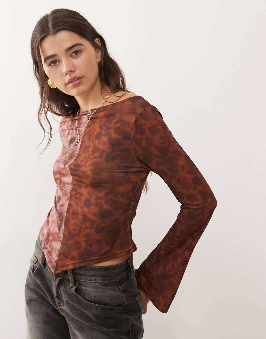 Slash neck angel sleeve top in split floral print-Multi
