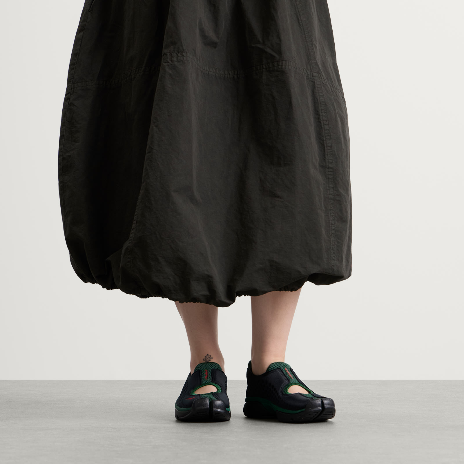 Women's Rift 2 Sneaker Black/Red/Green