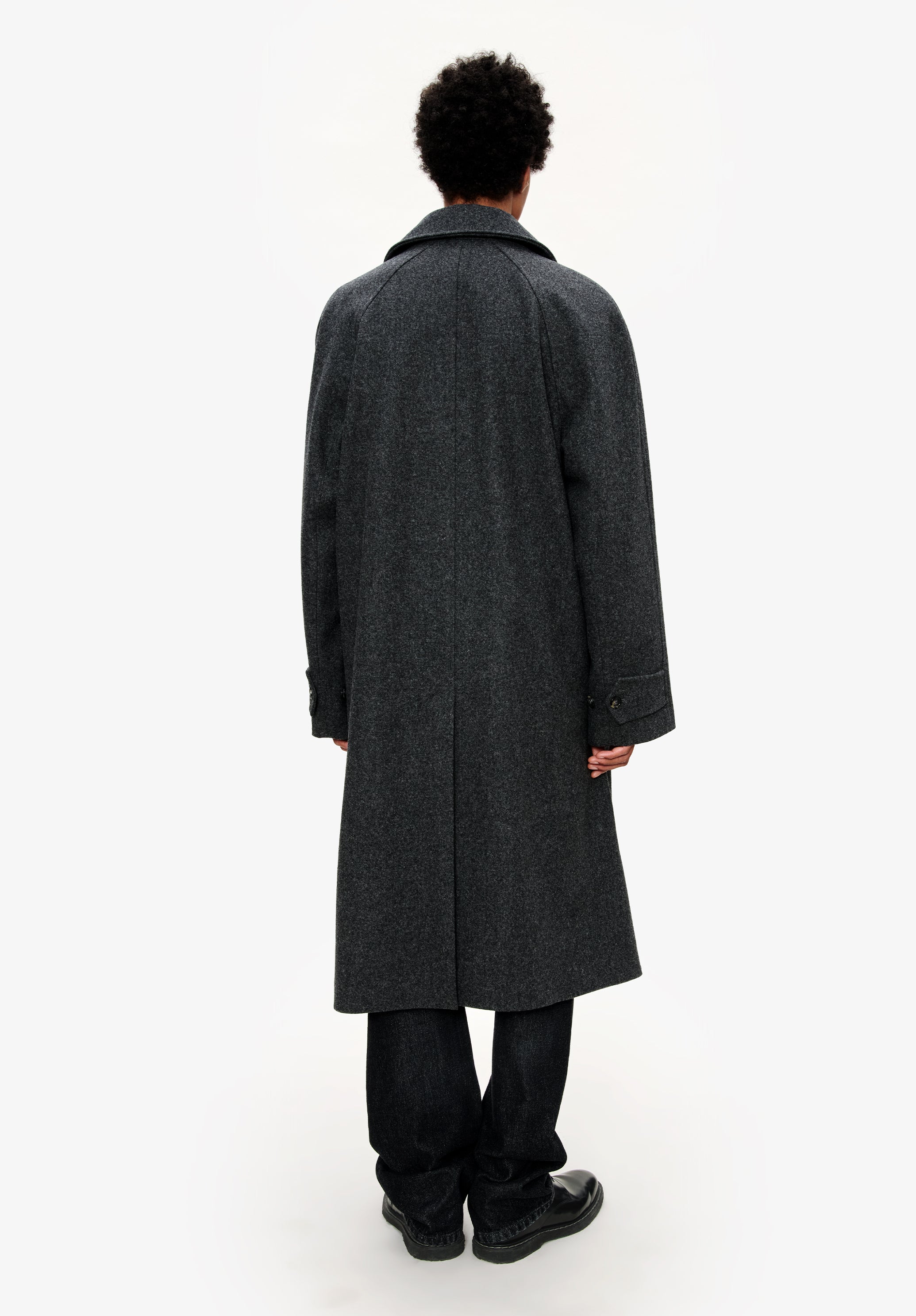 A. P.C. Men's Raglan sleeve coat Size: Extra Small in Anthracite