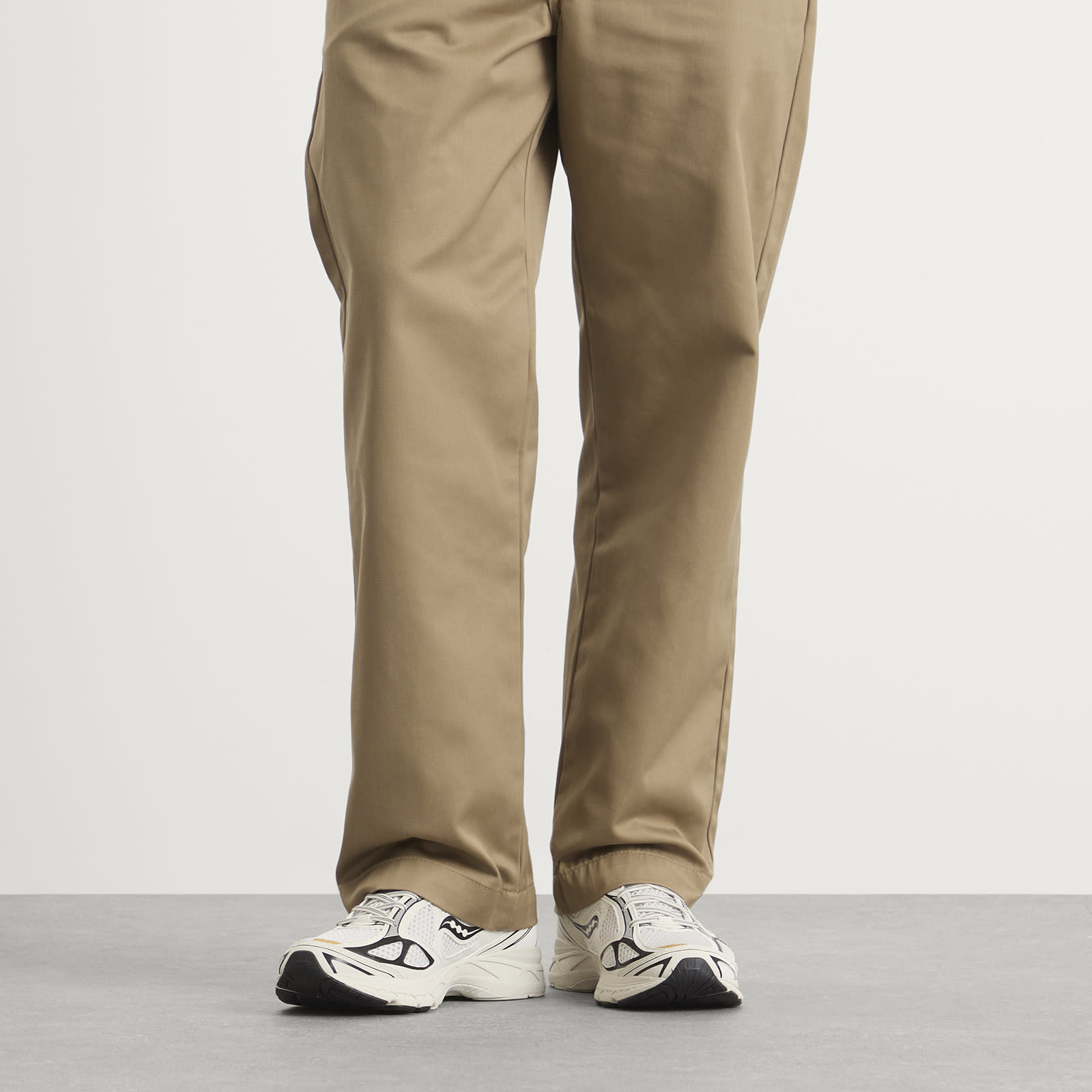 Men's Progrid Guide 7 Sneaker in Onyx/Gold