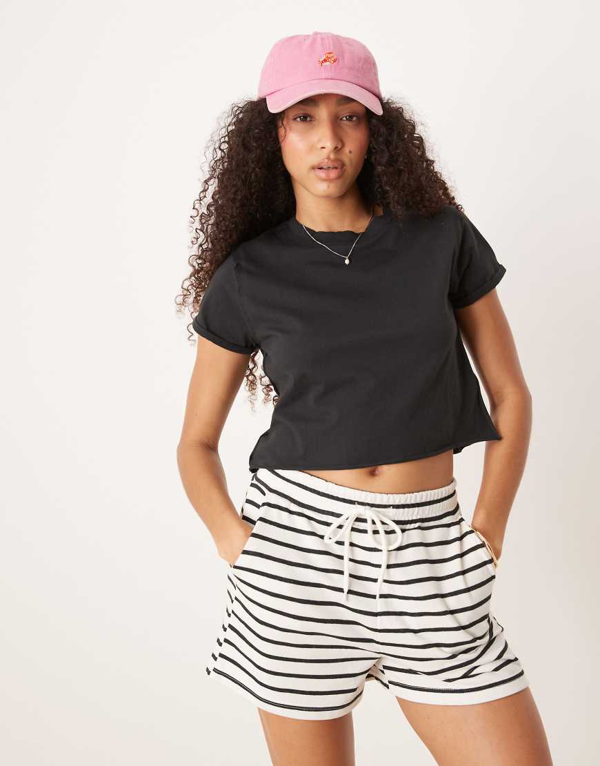 The perfect tee boxy cropped T-shirt in black