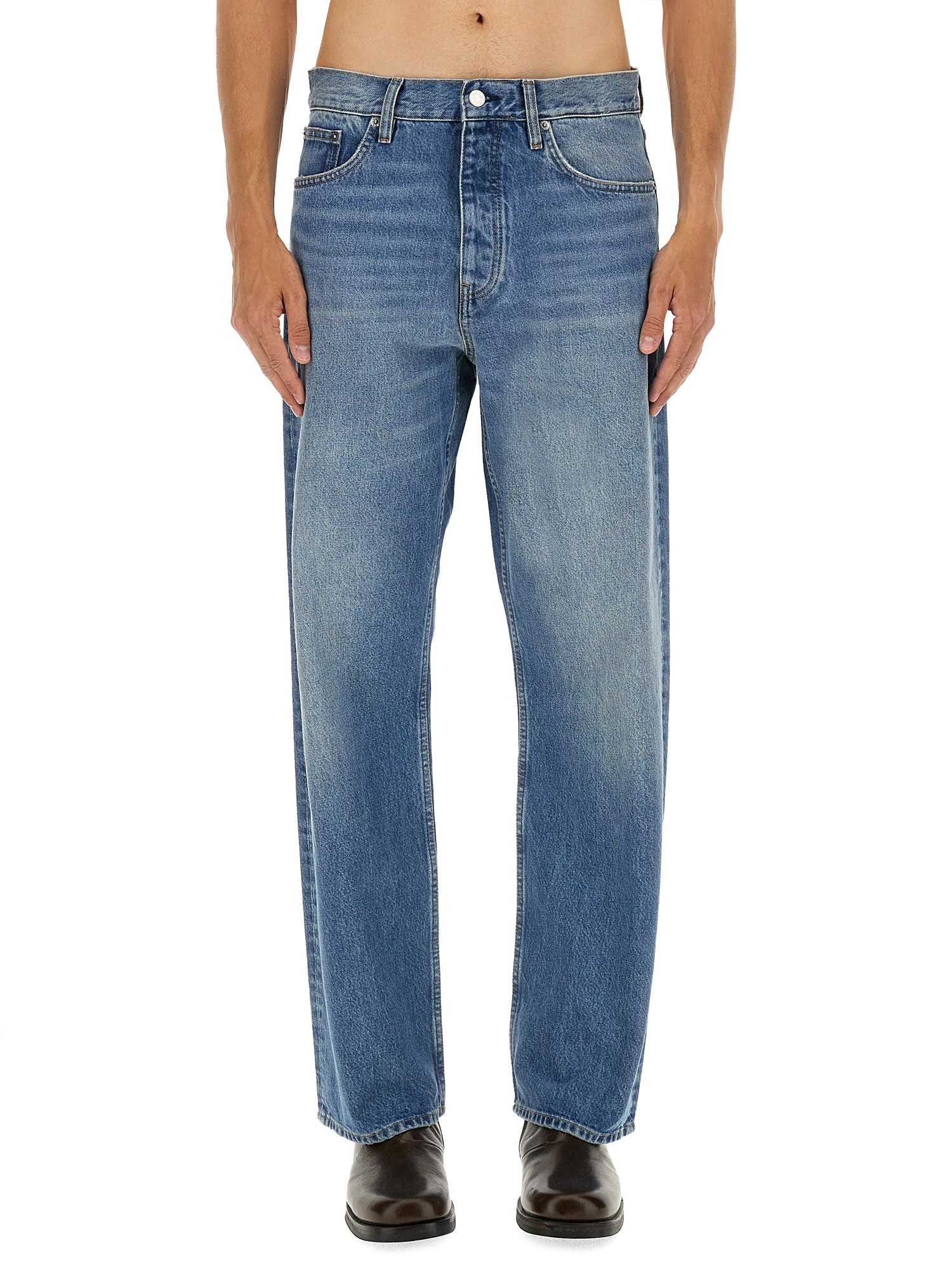 Loose fit jeans