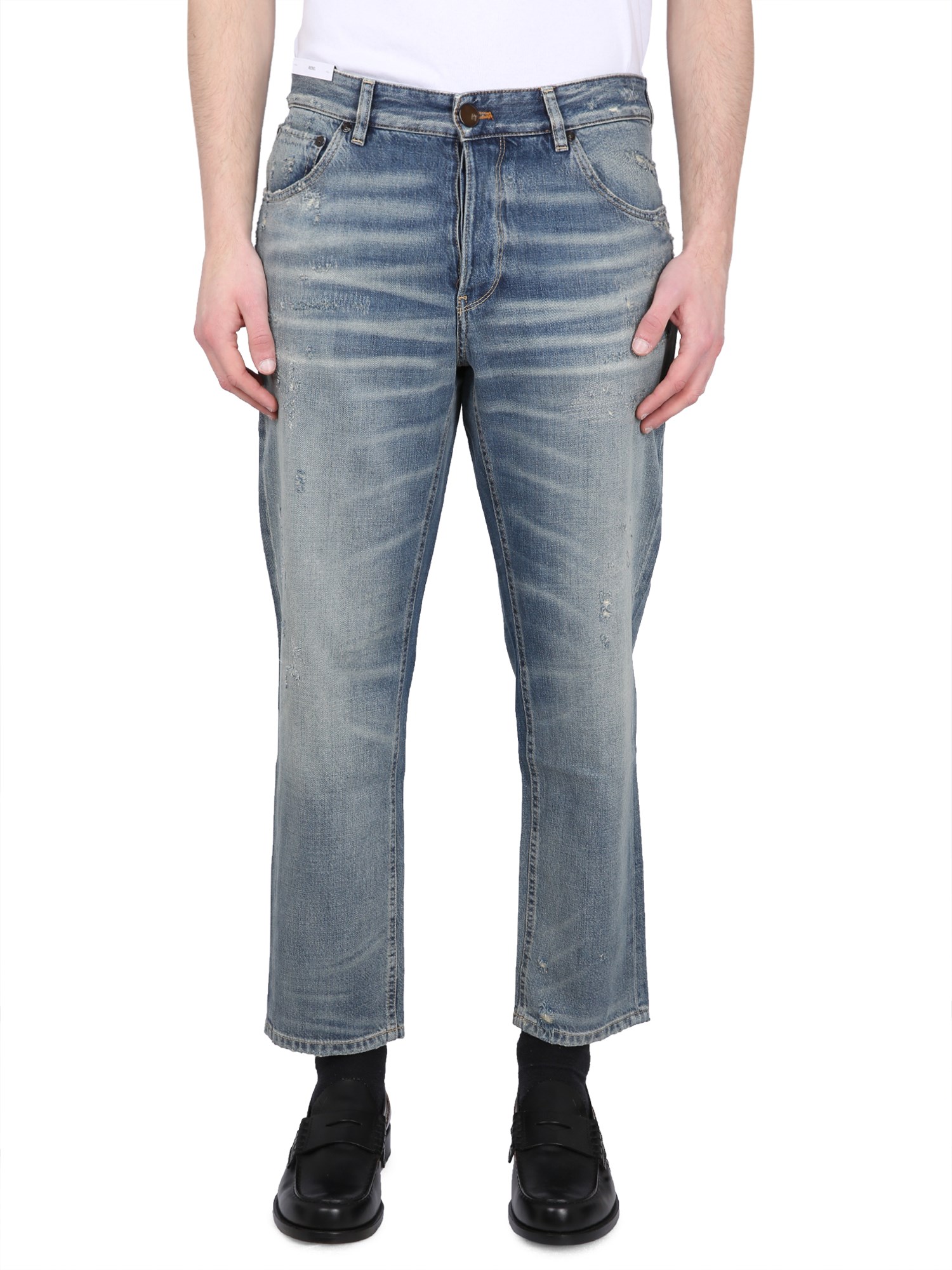 Jeans in denim
