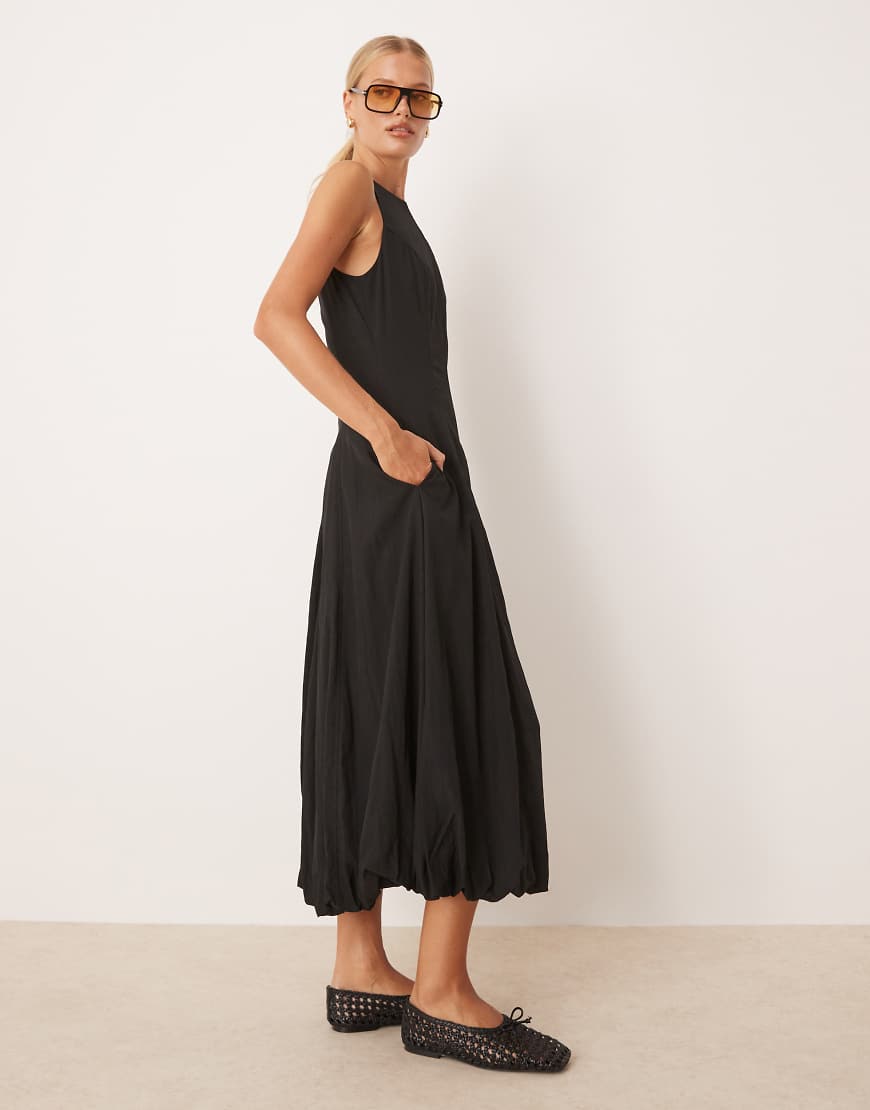 Seamed detail soft bubble hem midi dress in black