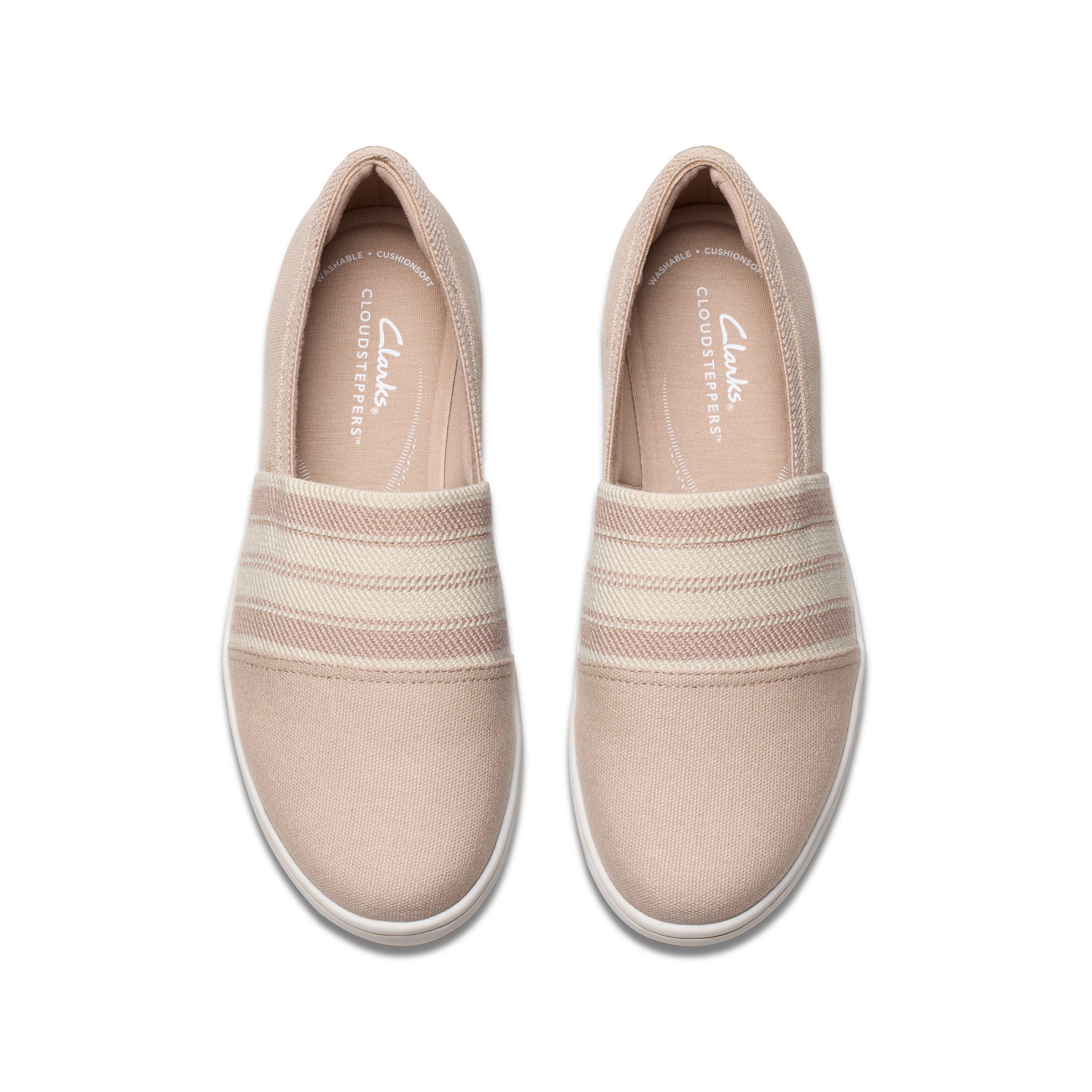 Clarks Brinkleyskymst Sand Slip Ons In Beige