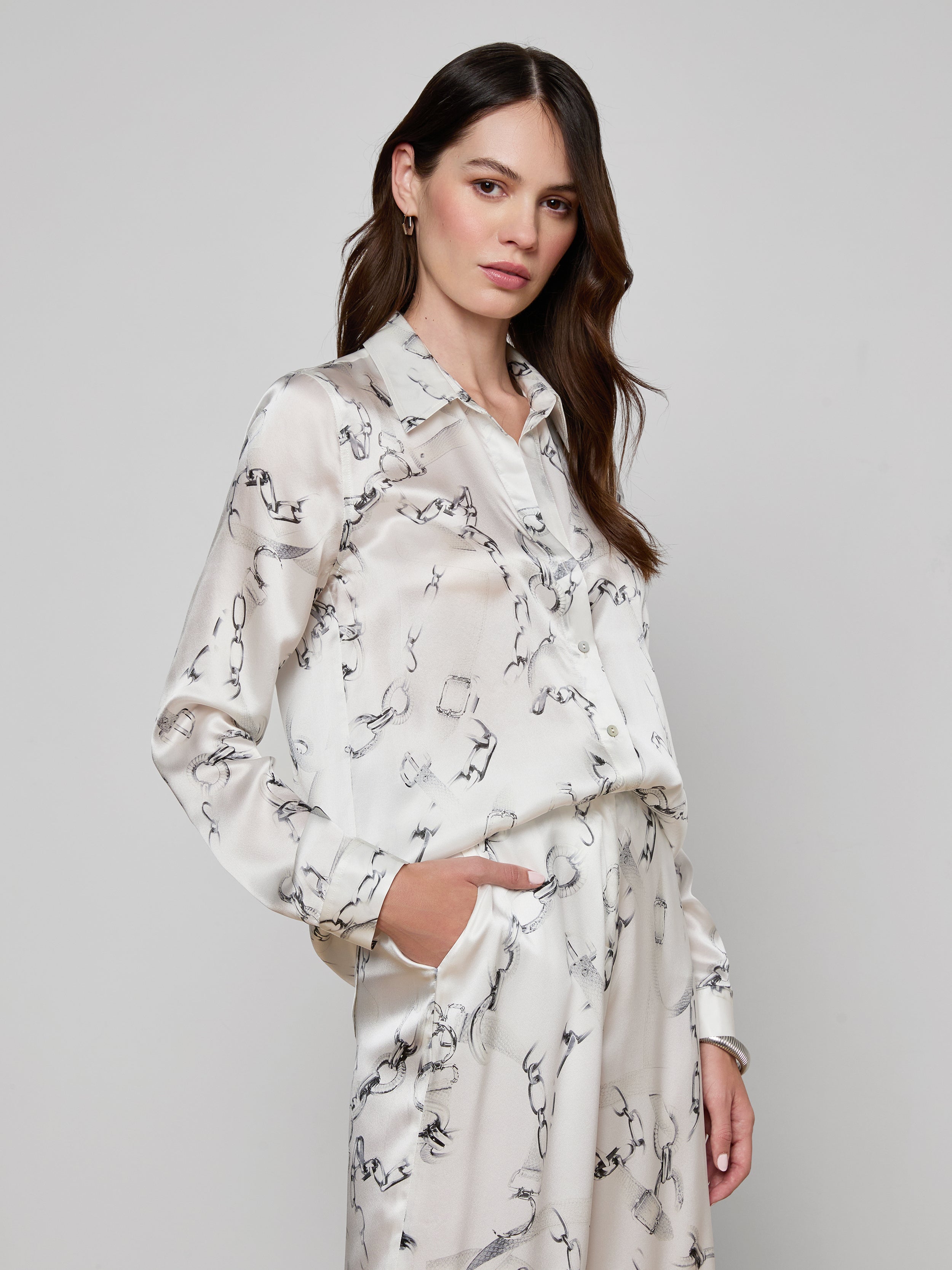 Tyler Silk Blouse Top In Ivory/grey Small Faded Chain