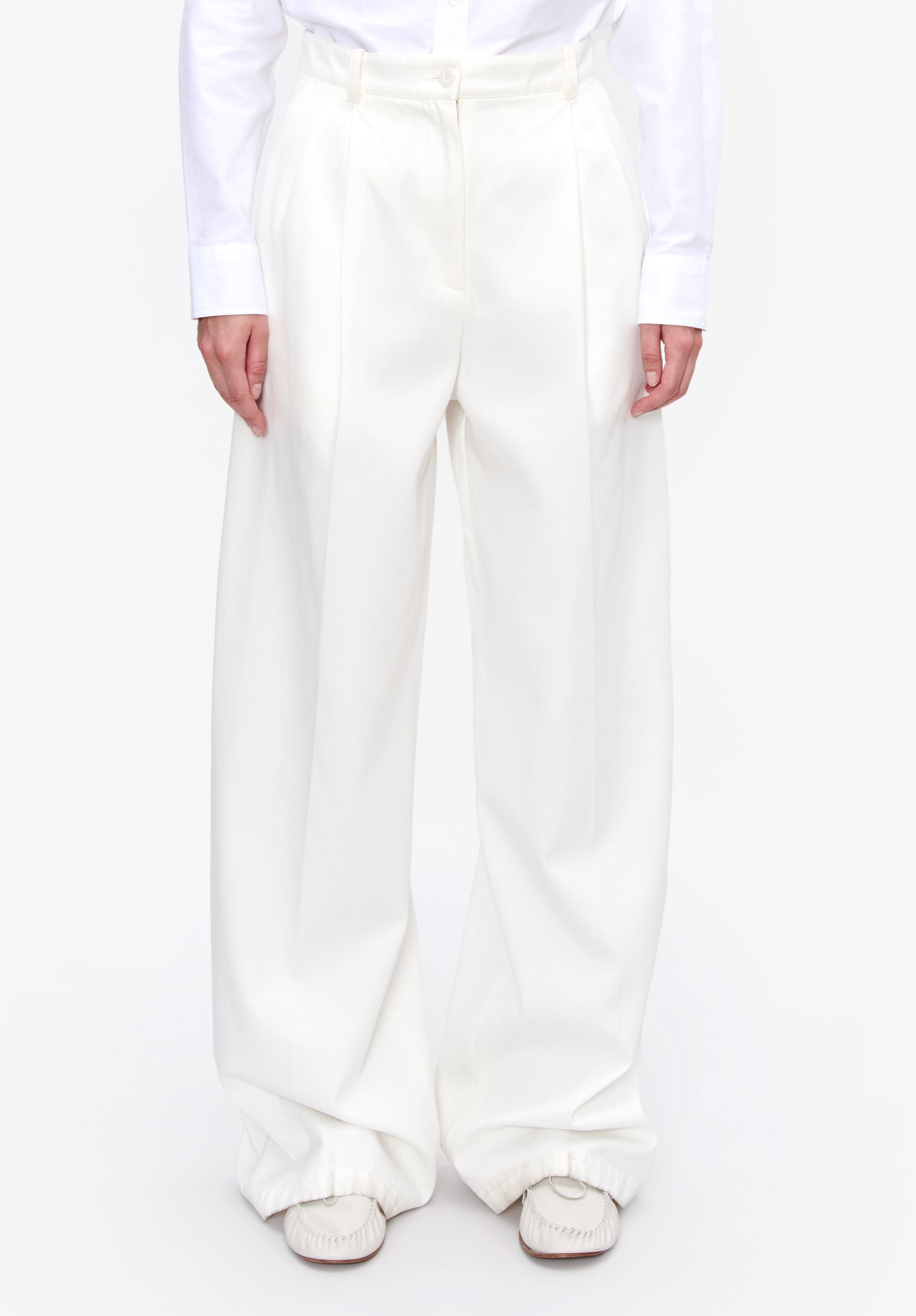 A. P.C. Women's Ginny Trousers Size: 34 in White