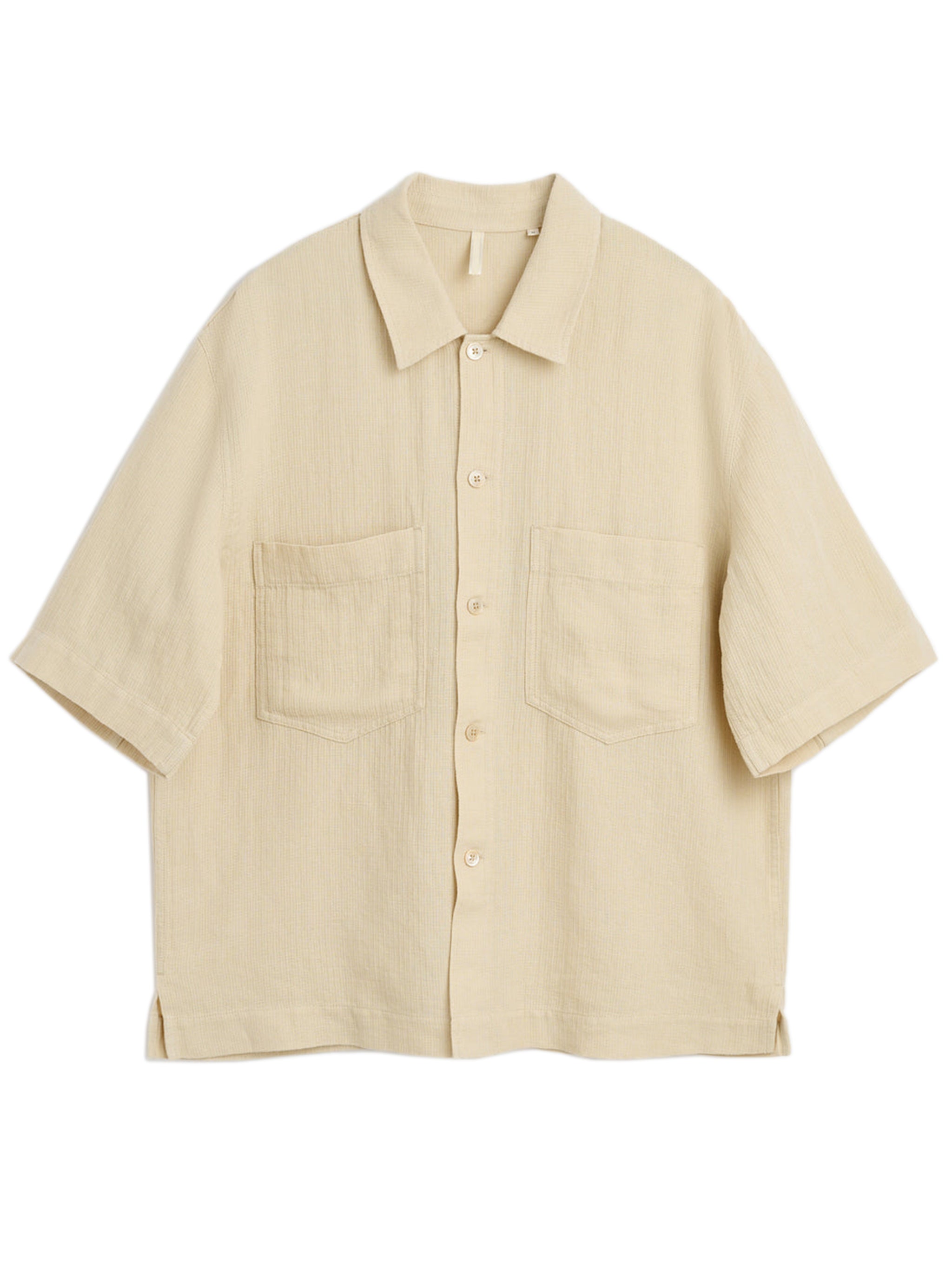 Loose-Fitting Short-Sleeved Shirt with Genuine Buttons