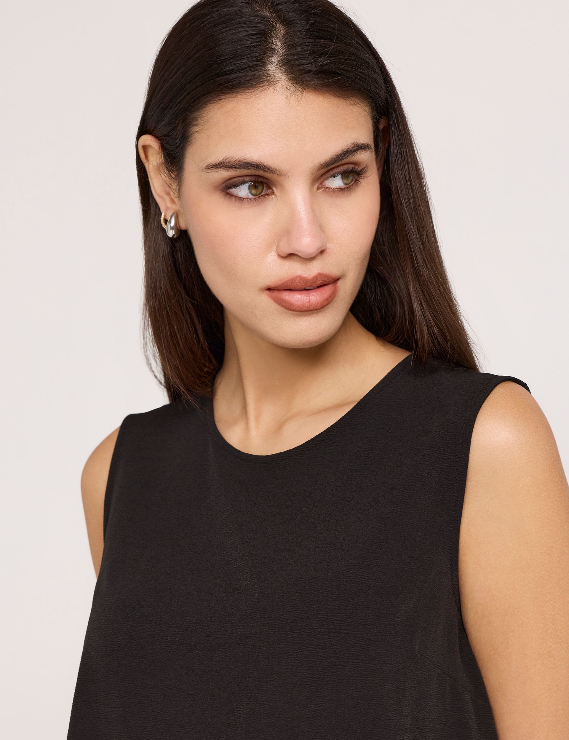 Finery London Women's Vallie Sleeveless Round Neck Vest in Black