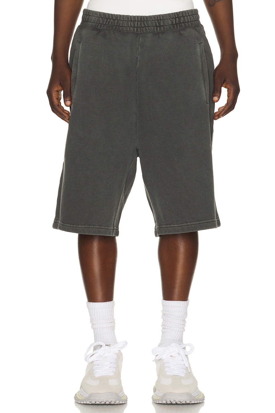 Carhartt WIP Nelson Sweat Short in Black