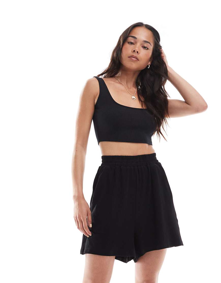 High-waisted shorts in black