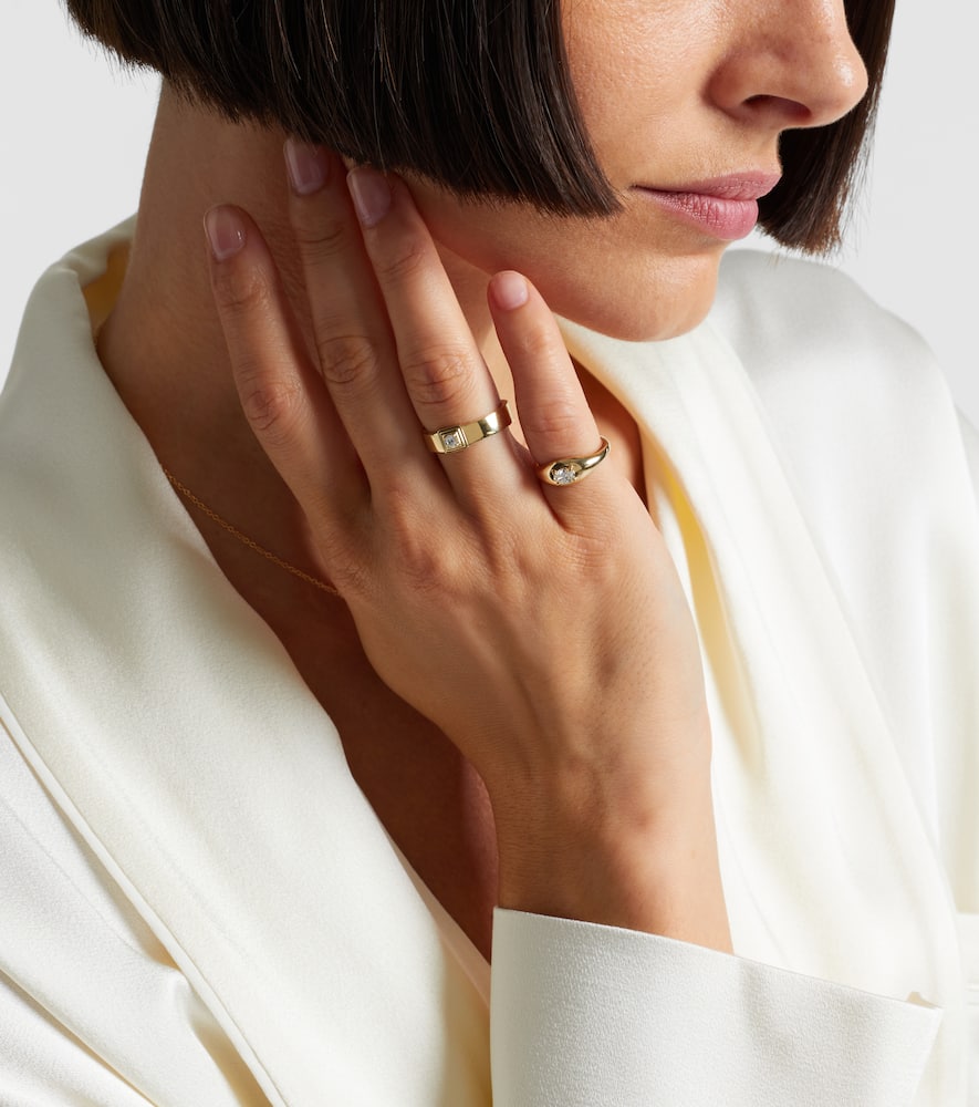 Essential 14kt gold pinky ring with diamonds
