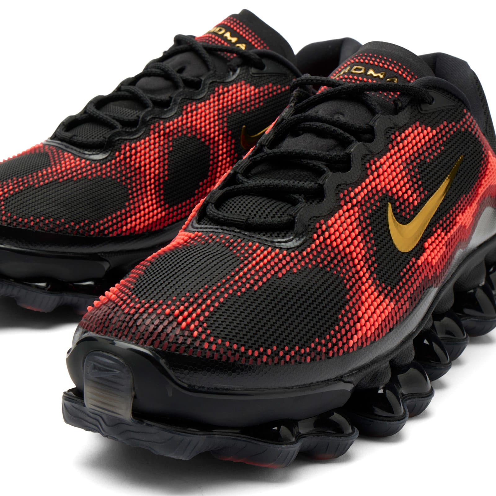 Men's Air Liquid Max Df Sneaker Black/Metallic Gold/Team Red