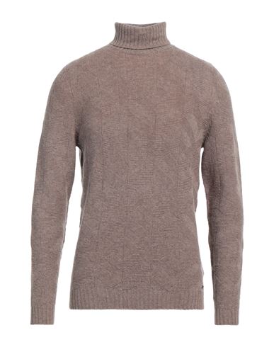 Man Turtleneck Brown