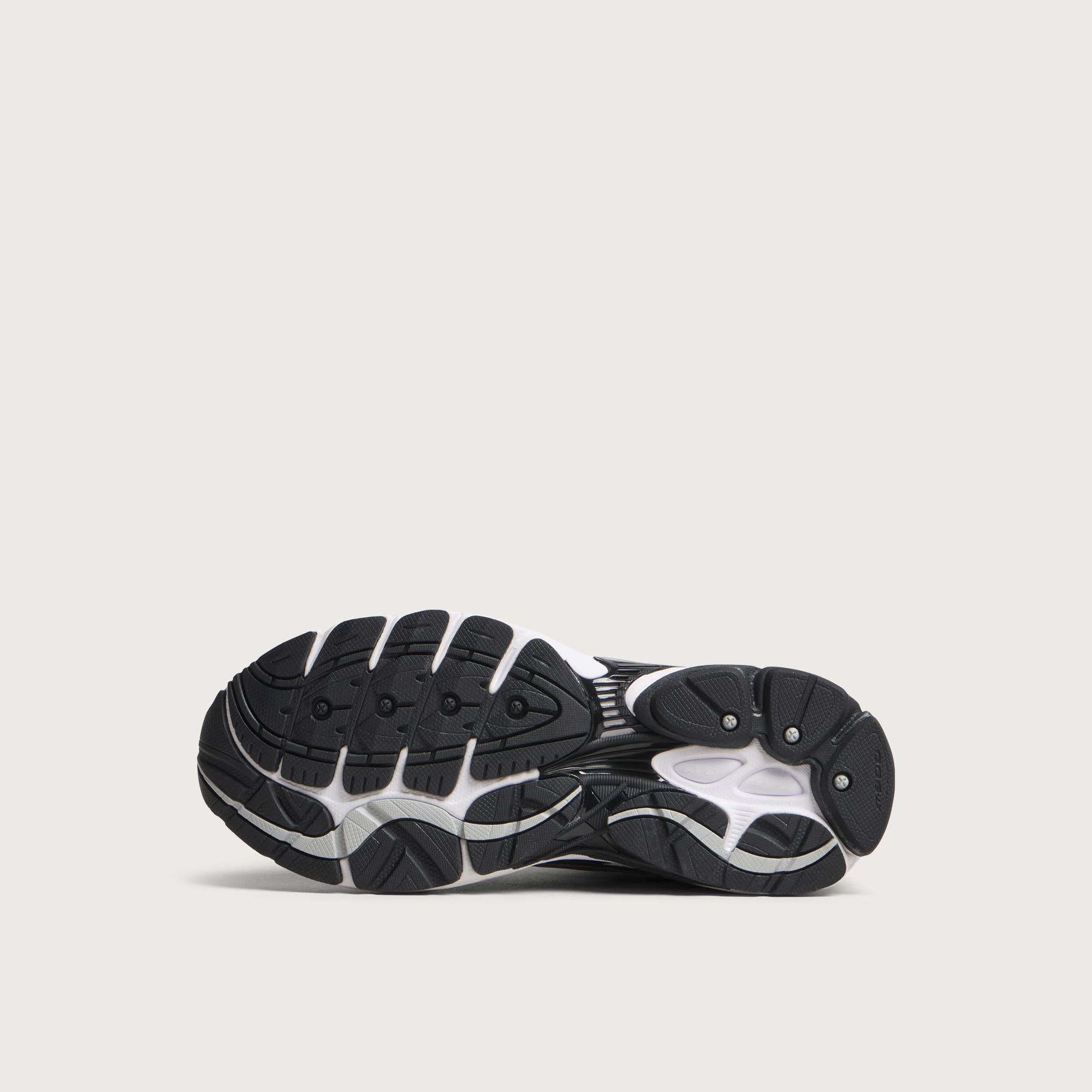 Progrid Omni 9 Sneaker in Black/White