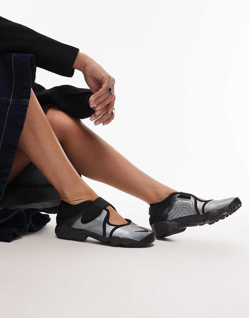 Air Rift unisex trainers in silver and black