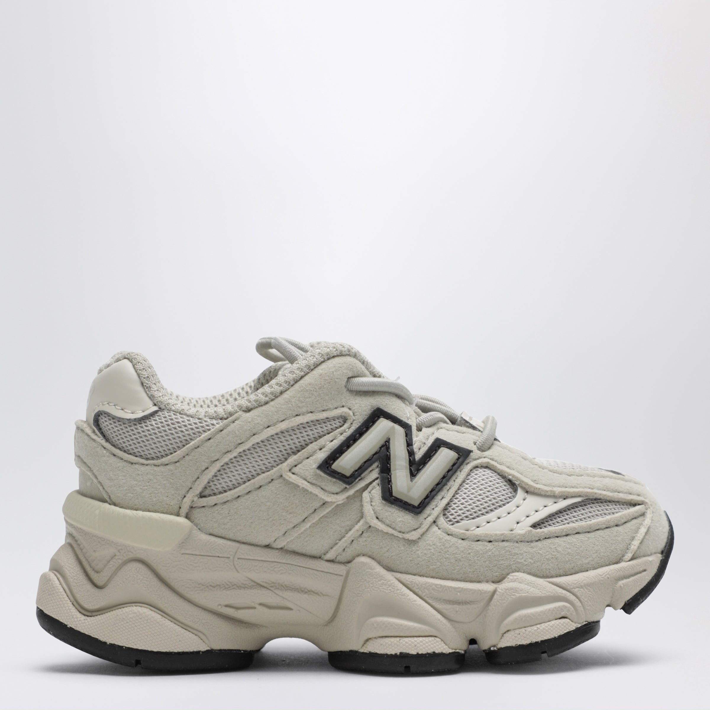 9060 Shipyard/Linen sneakers in mesh and suede