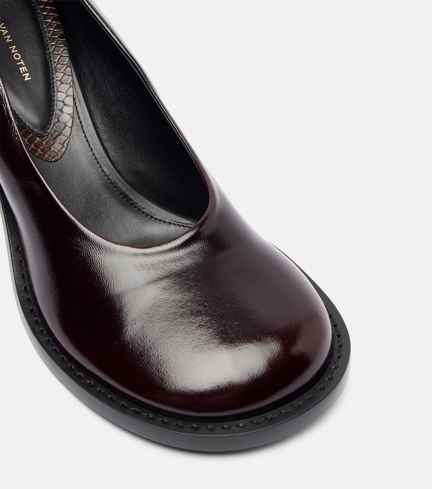 60 leather pumps